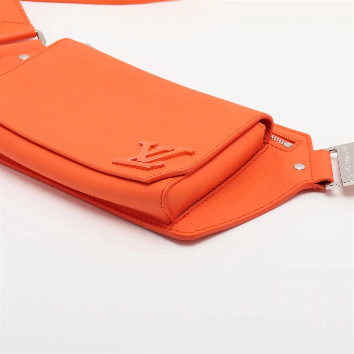 Cuir Taurillon Bumbag NV M59625 Orange (RFID detected) — view 3
