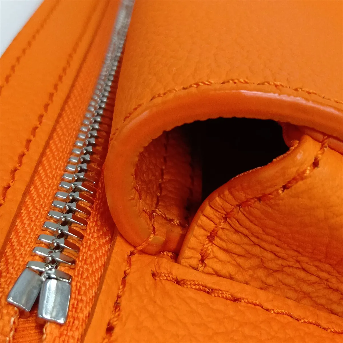 Cuir Taurillon Bumbag NV M59625 Orange (RFID detected) — view 9