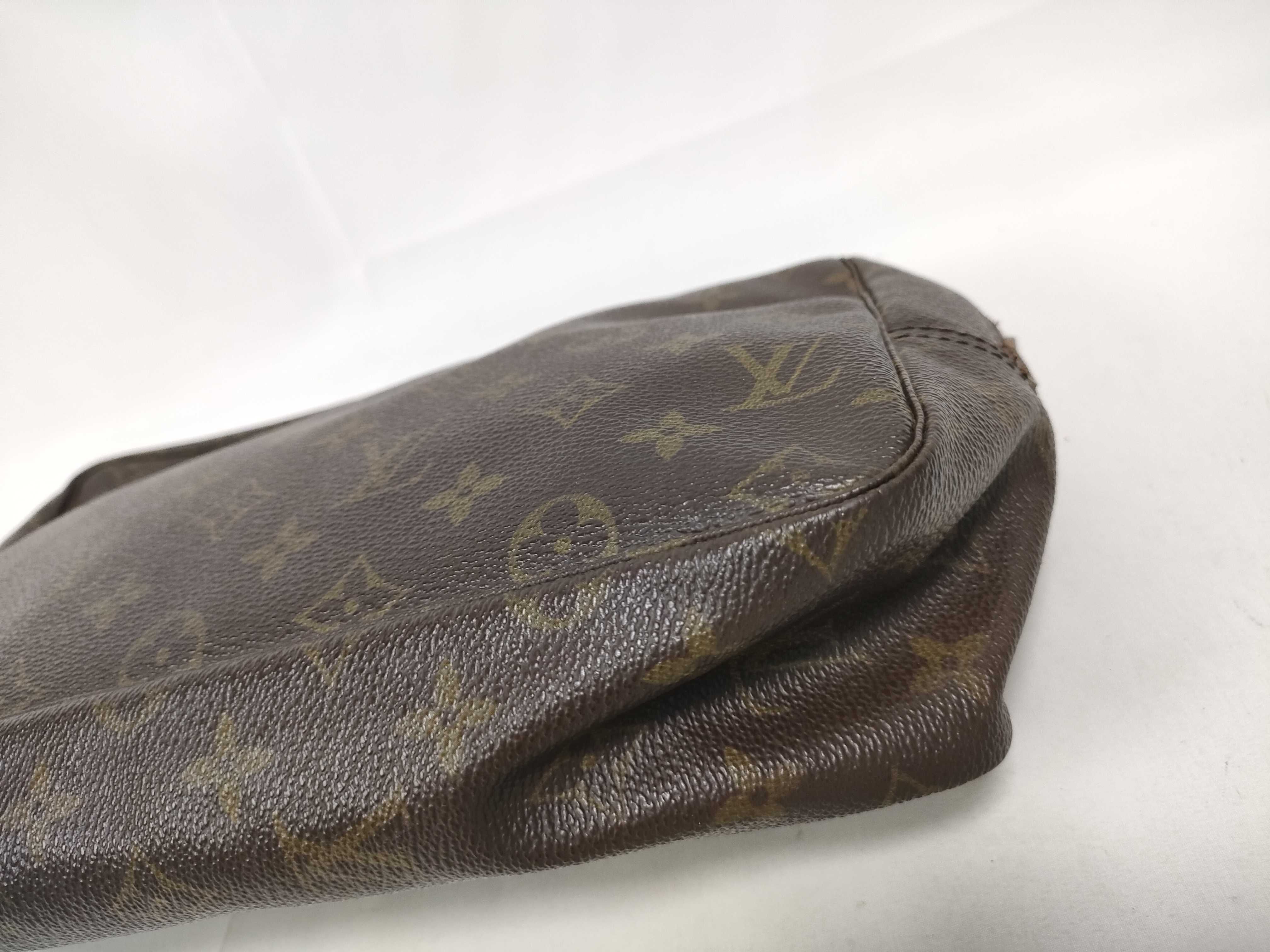 Monogram Pochette Toilette 28 M47522 Pouch — view 4
