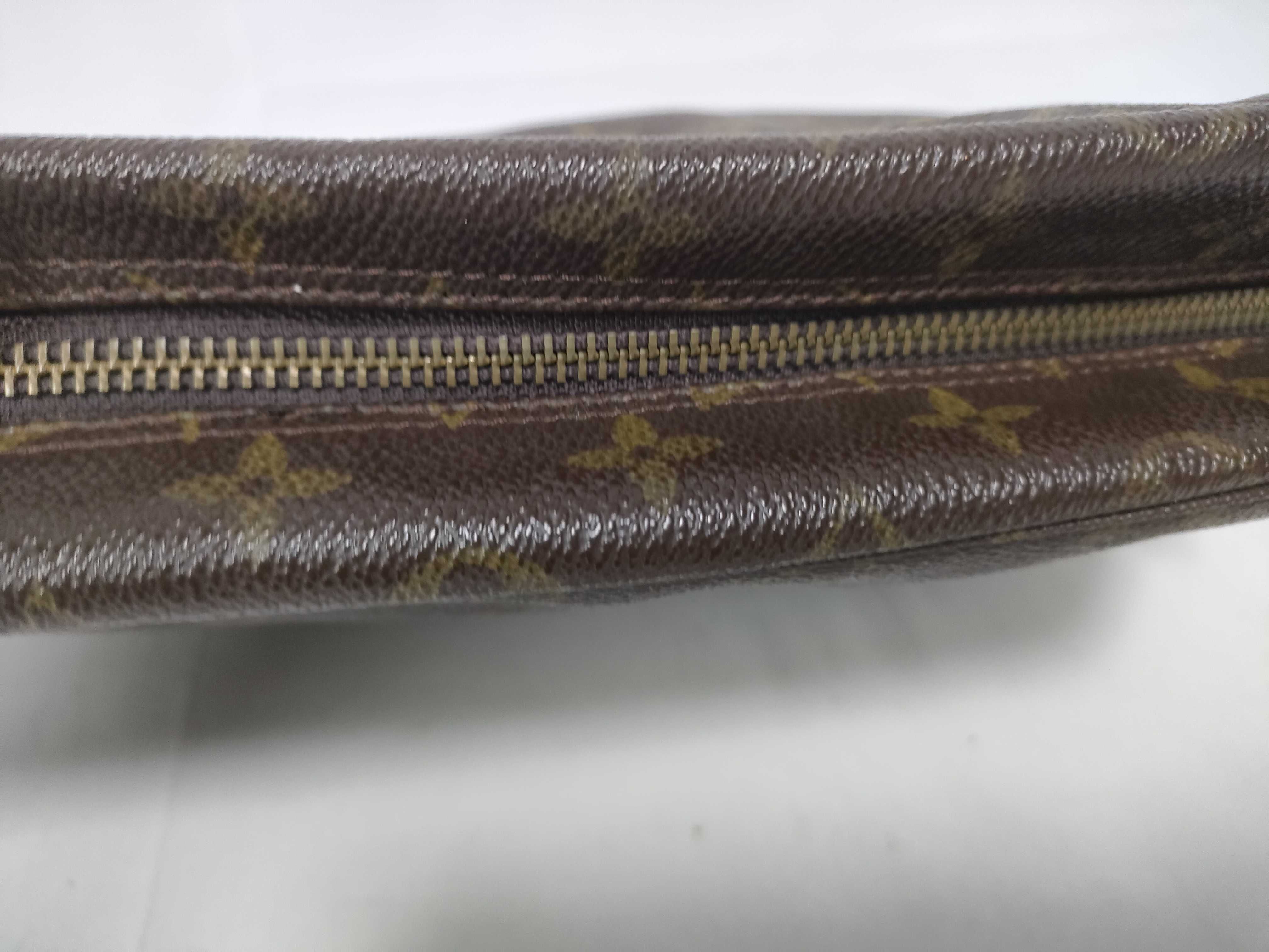 Monogram Pochette Toilette 28 M47522 Pouch — view 9