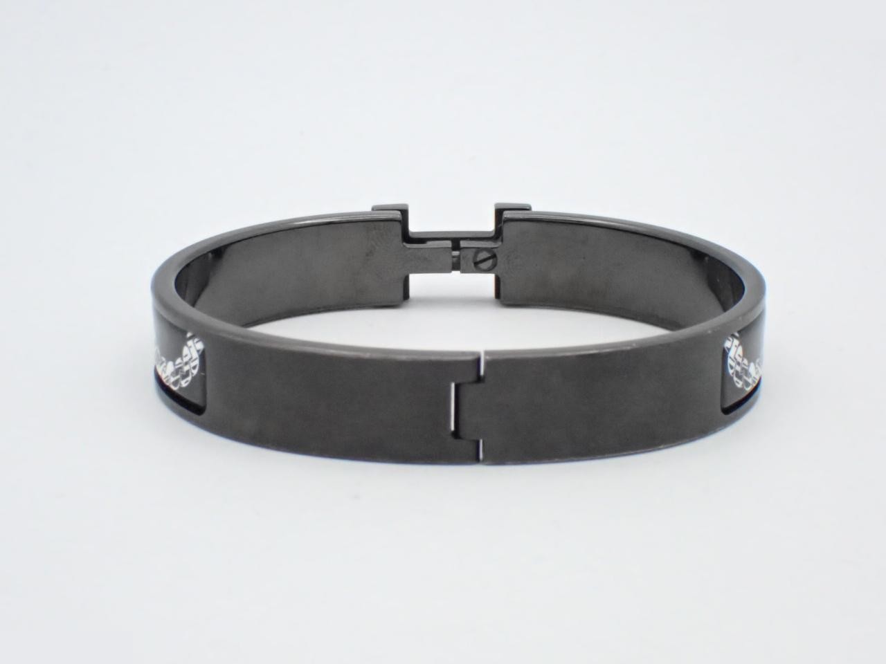 Click crack, wrist circumference approximately 18 cm — view 2