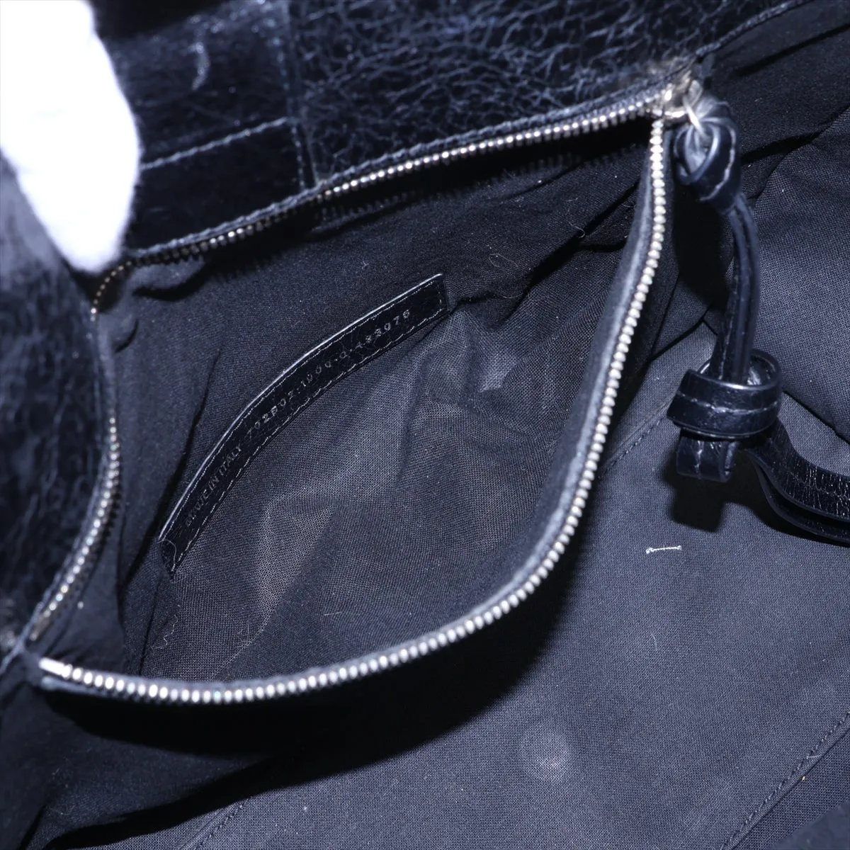 Neoclassic Upside Down 702502 Leather 2-Way Handbag, Black — view 9
