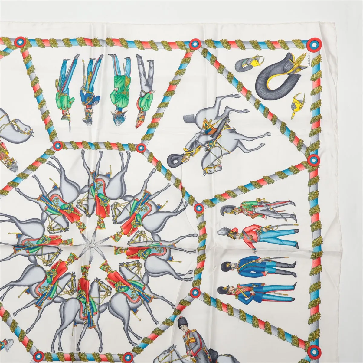 Carre 90 L'ARMEE IMPERIALE RUSSE Russian Military Museum Scarf Silk White — view 3