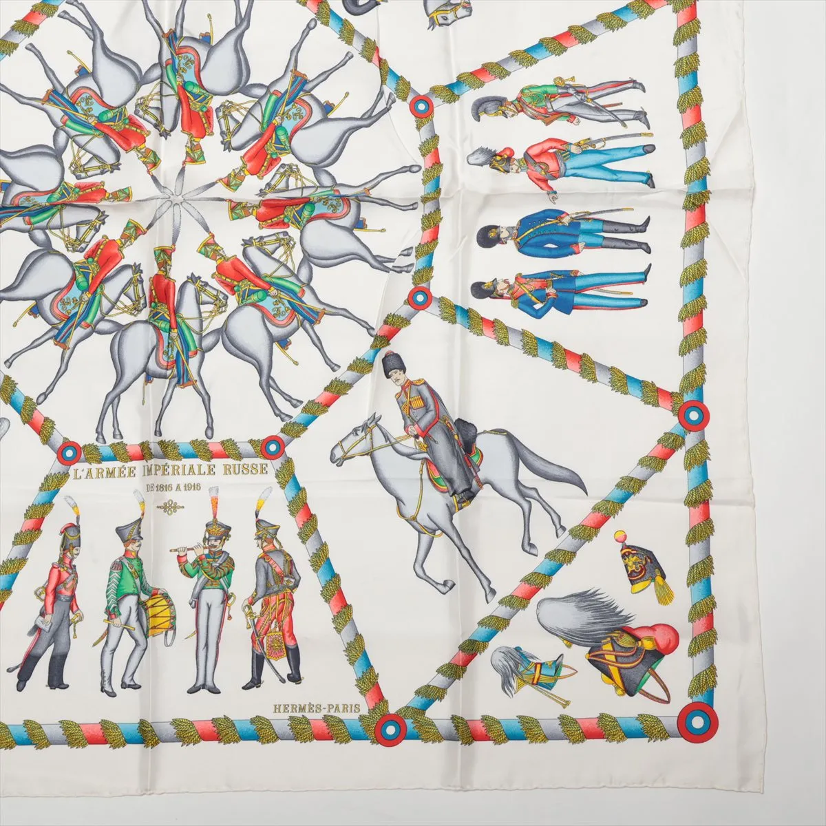 Carre 90 L'ARMEE IMPERIALE RUSSE Russian Military Museum Scarf Silk White — view 4