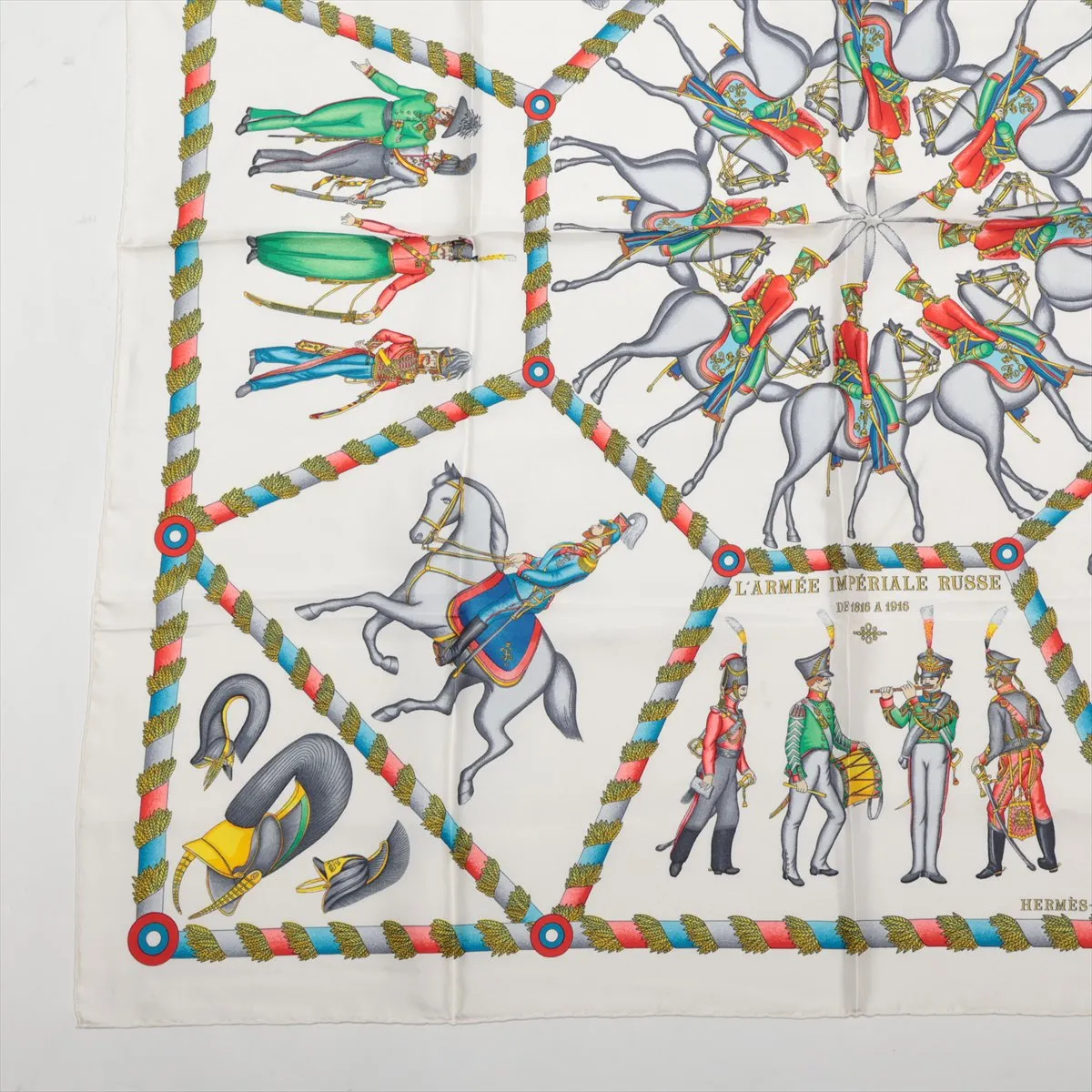 Carre 90 L'ARMEE IMPERIALE RUSSE Russian Military Museum Scarf Silk White — view 5