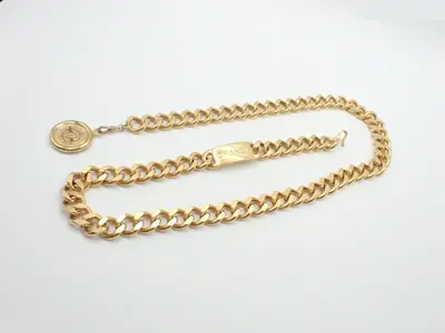 chain belt with coin and Coco Mark logo, 1.5cm wide, gold.