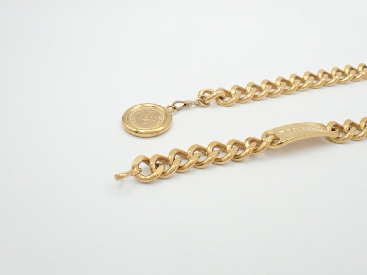 chain belt with coin and Coco Mark logo, 1.5cm wide, gold. — view 3