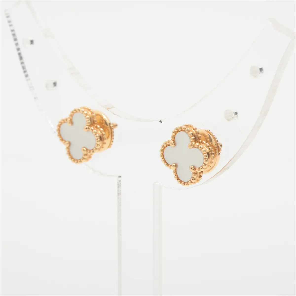 Sweet Alhambra Shell Earrings, 750 (Yellow Gold), 2.8g, JE881137. — view 3