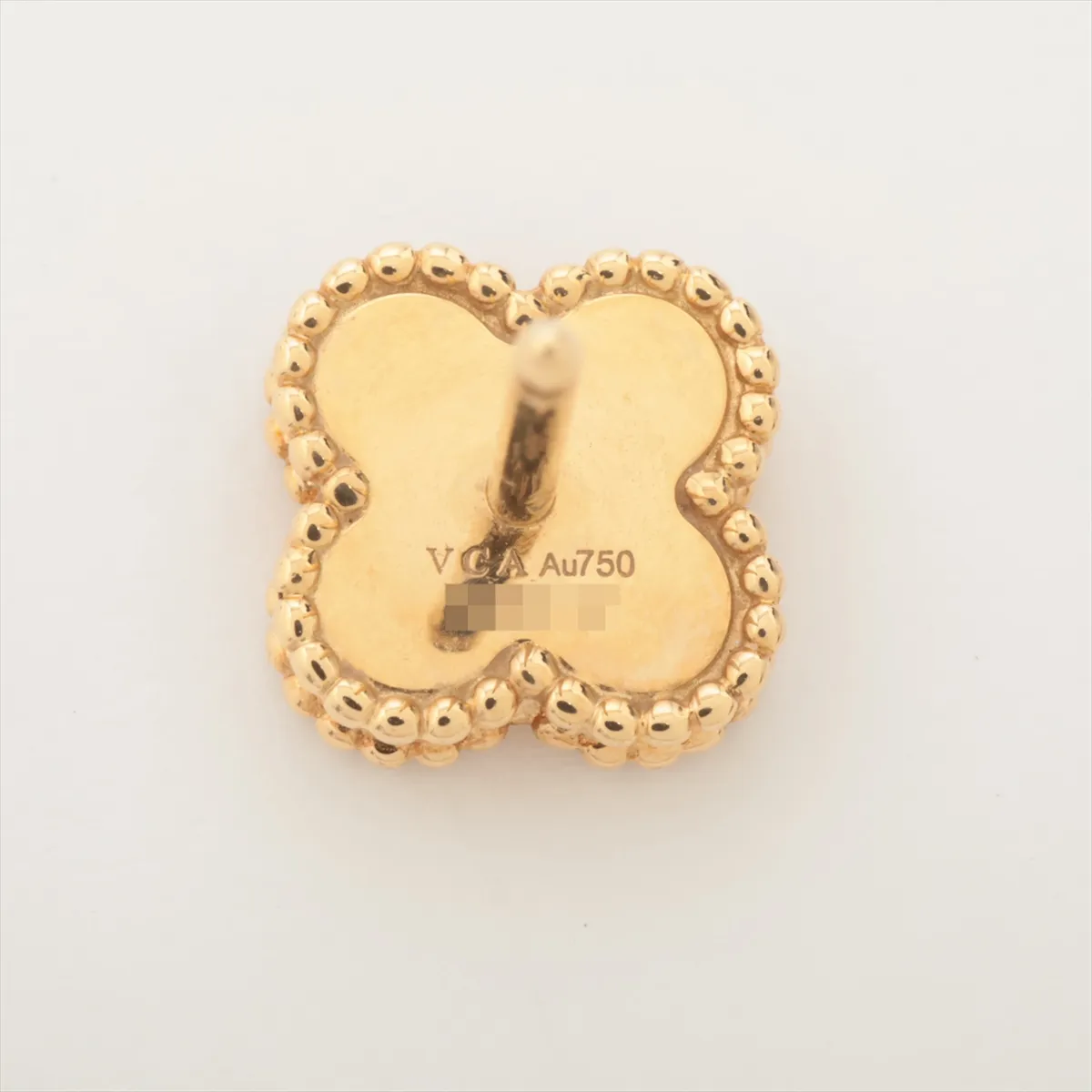 Sweet Alhambra Shell Earrings, 750 (Yellow Gold), 2.8g, JE881137. — view 5