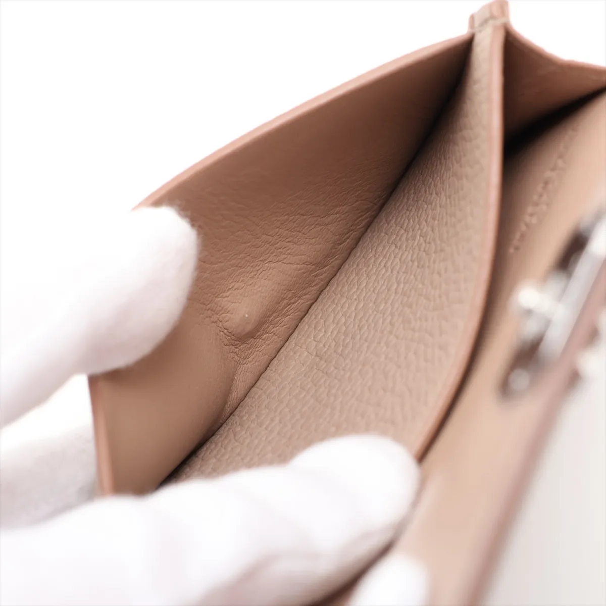 Anagram Leather Card Case Beige — view 5