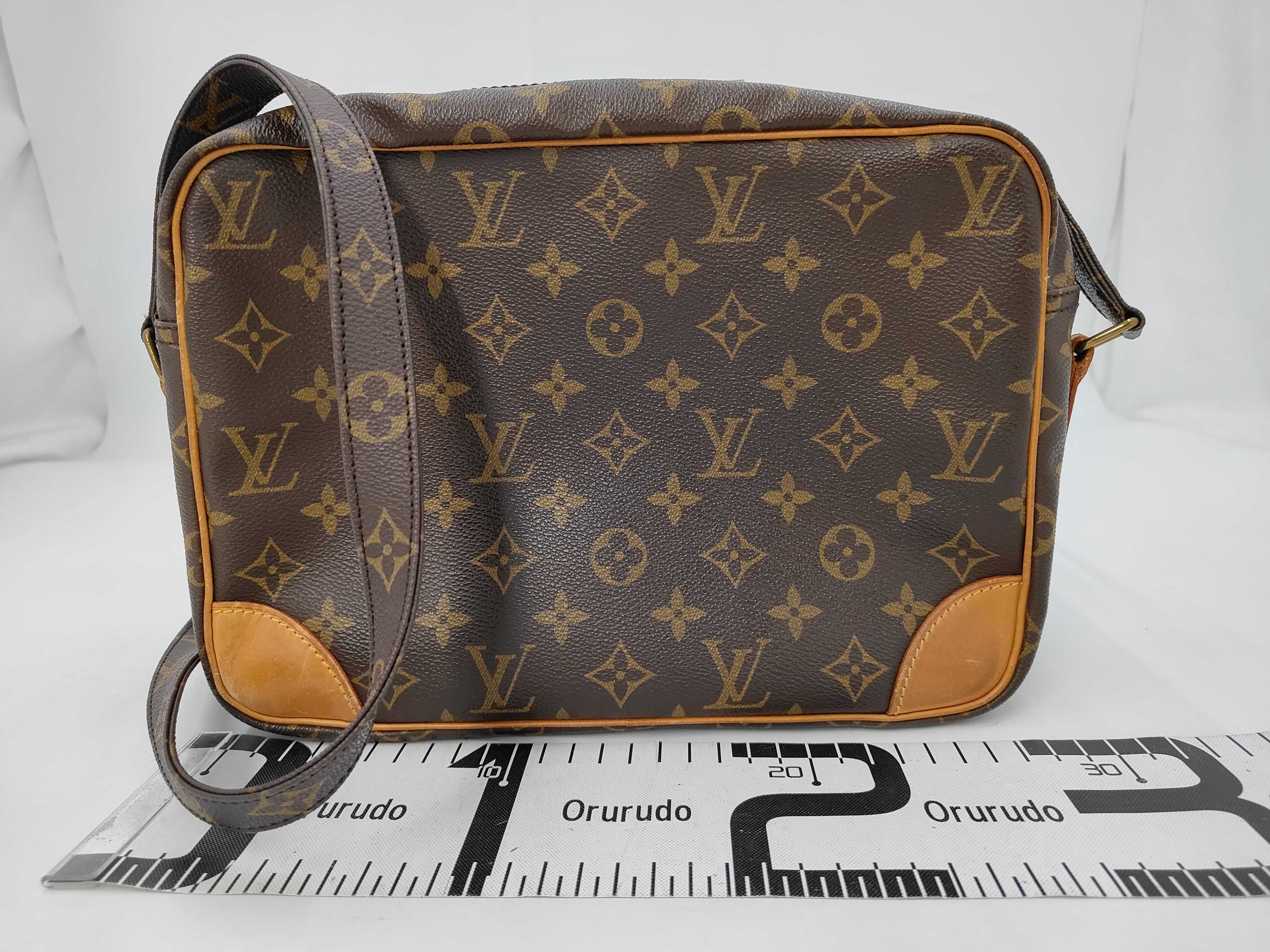 LV Nile Shoulder Bag — view 2