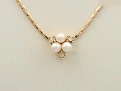 necklace, pearls and rhinestones, chain approximately 44cm.