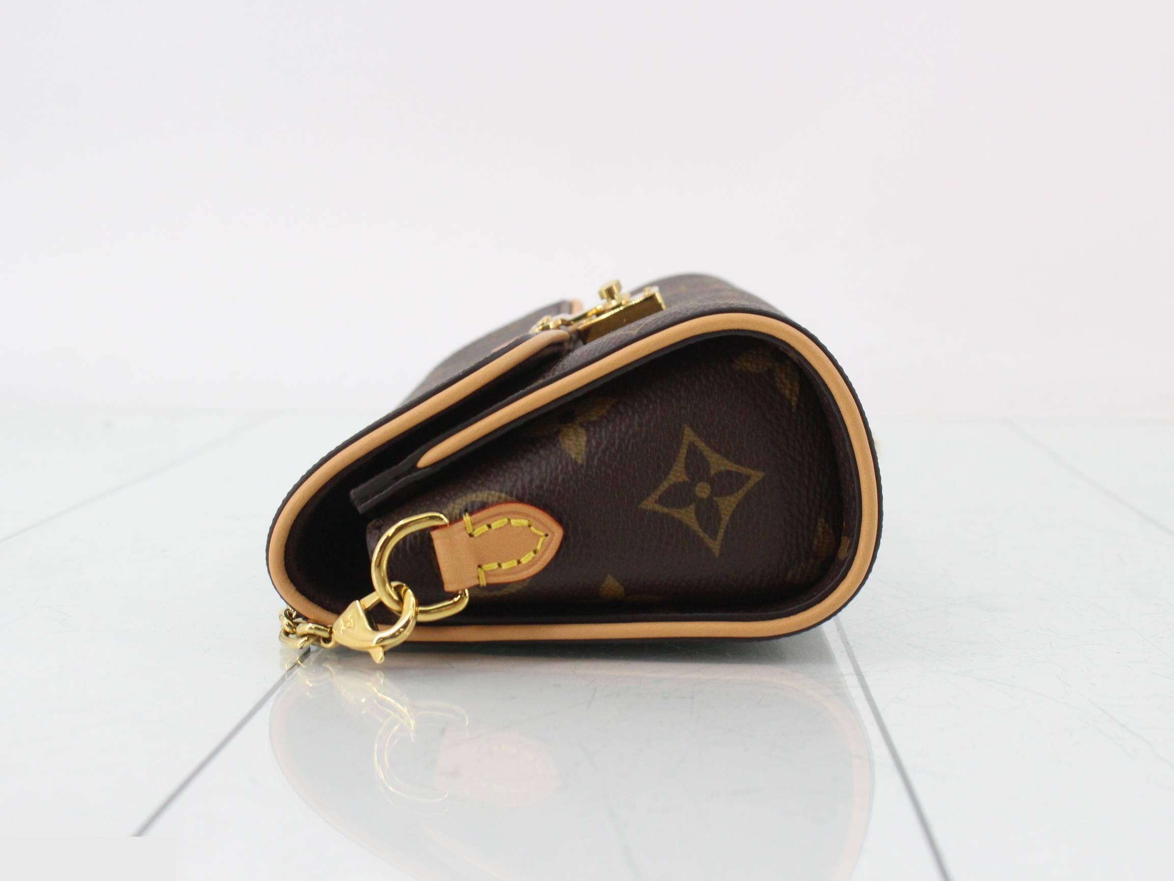 LV Camille Pochette Monogram M13566 — view 4