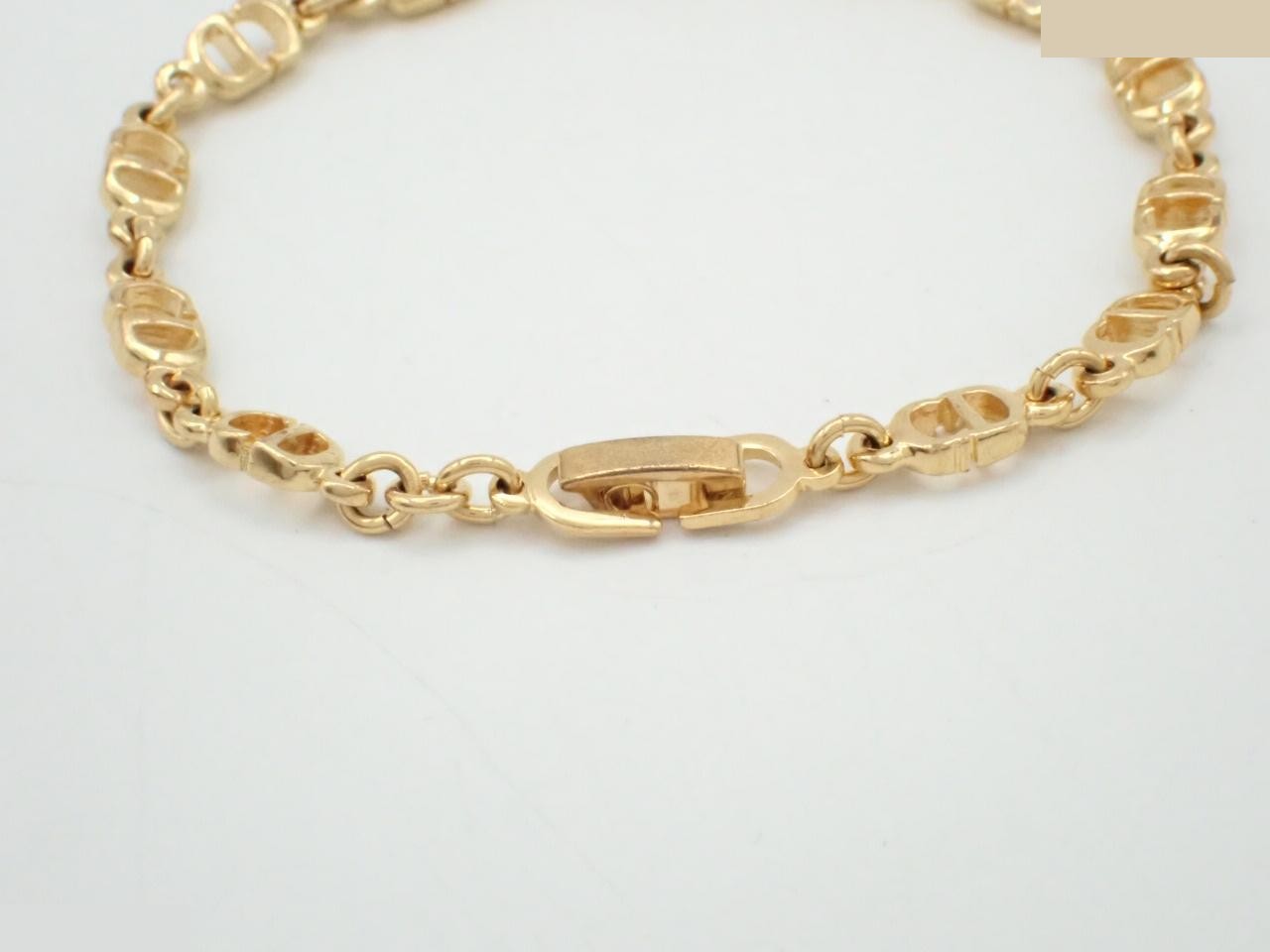 Other lines: Precious metal bracelets and bangles (metal), wrist circumference approximately 18 cm. — view 3