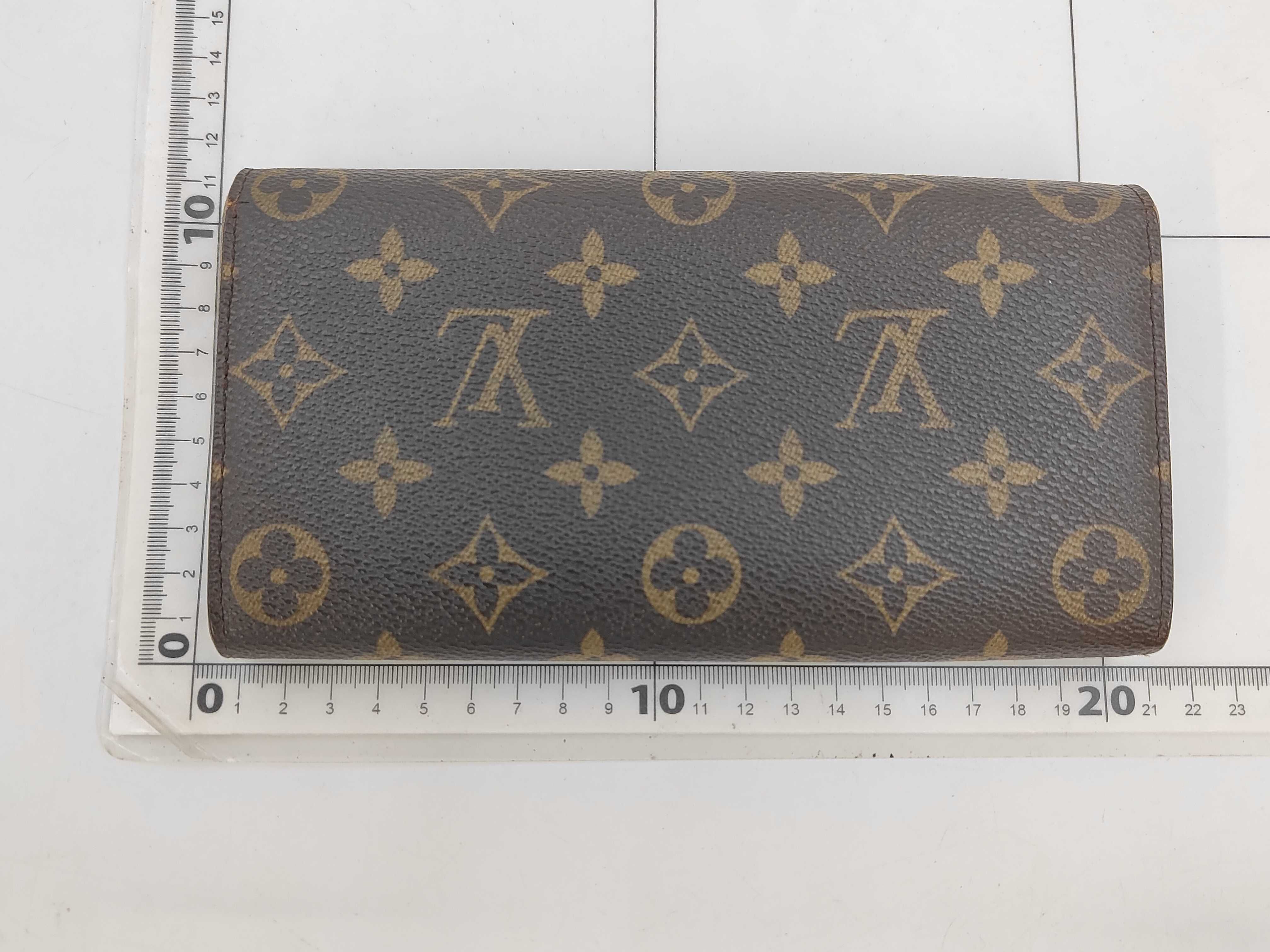 Sarah Wallet — view 2