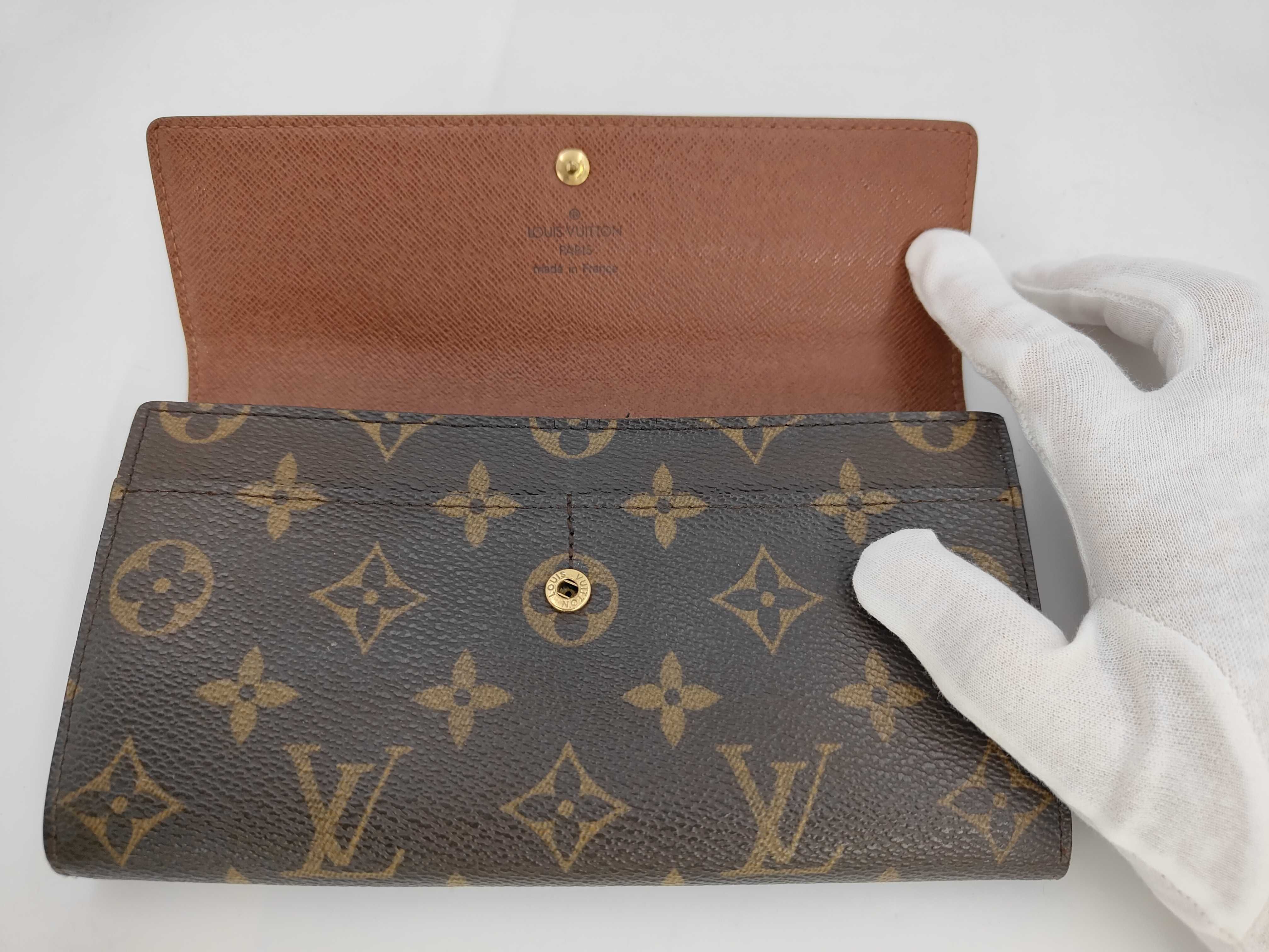 Sarah Wallet — view 4