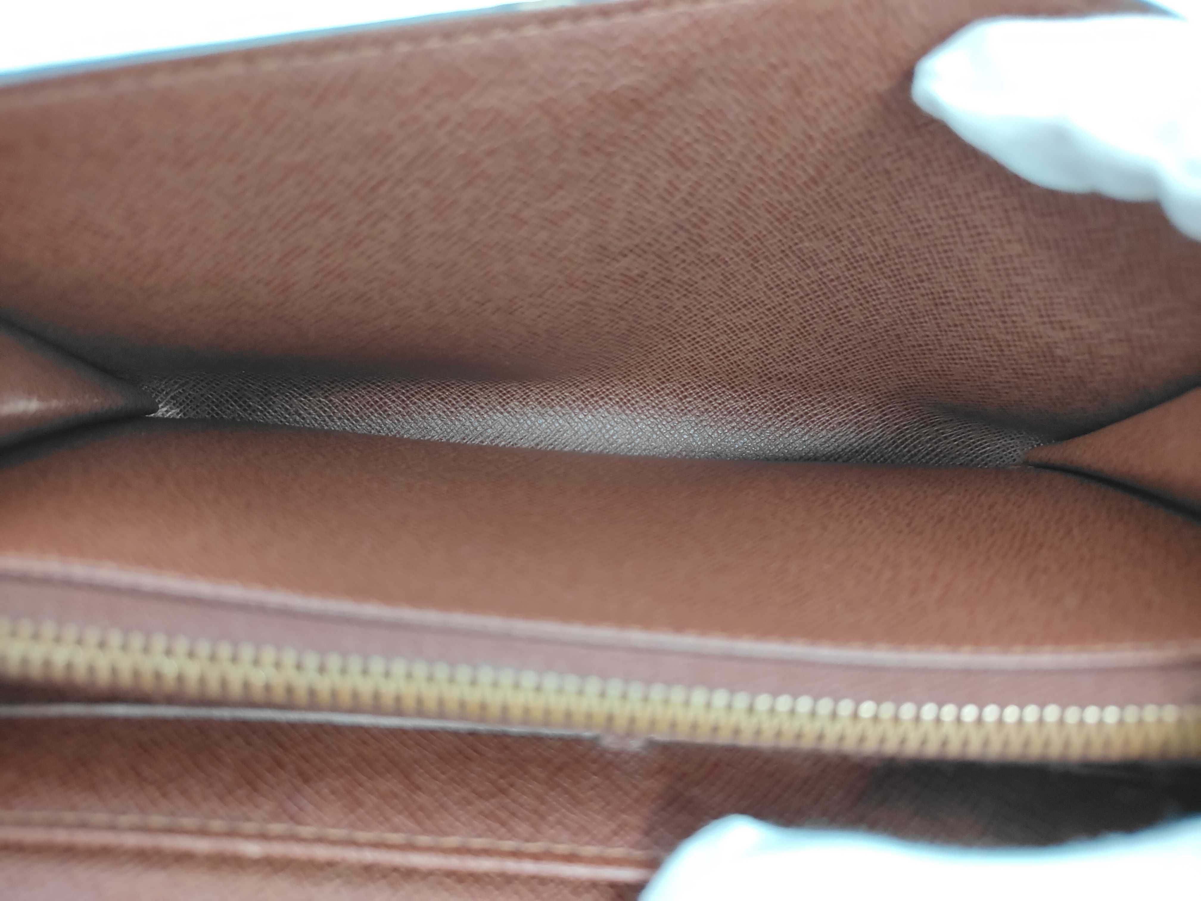 Sarah Wallet — view 5