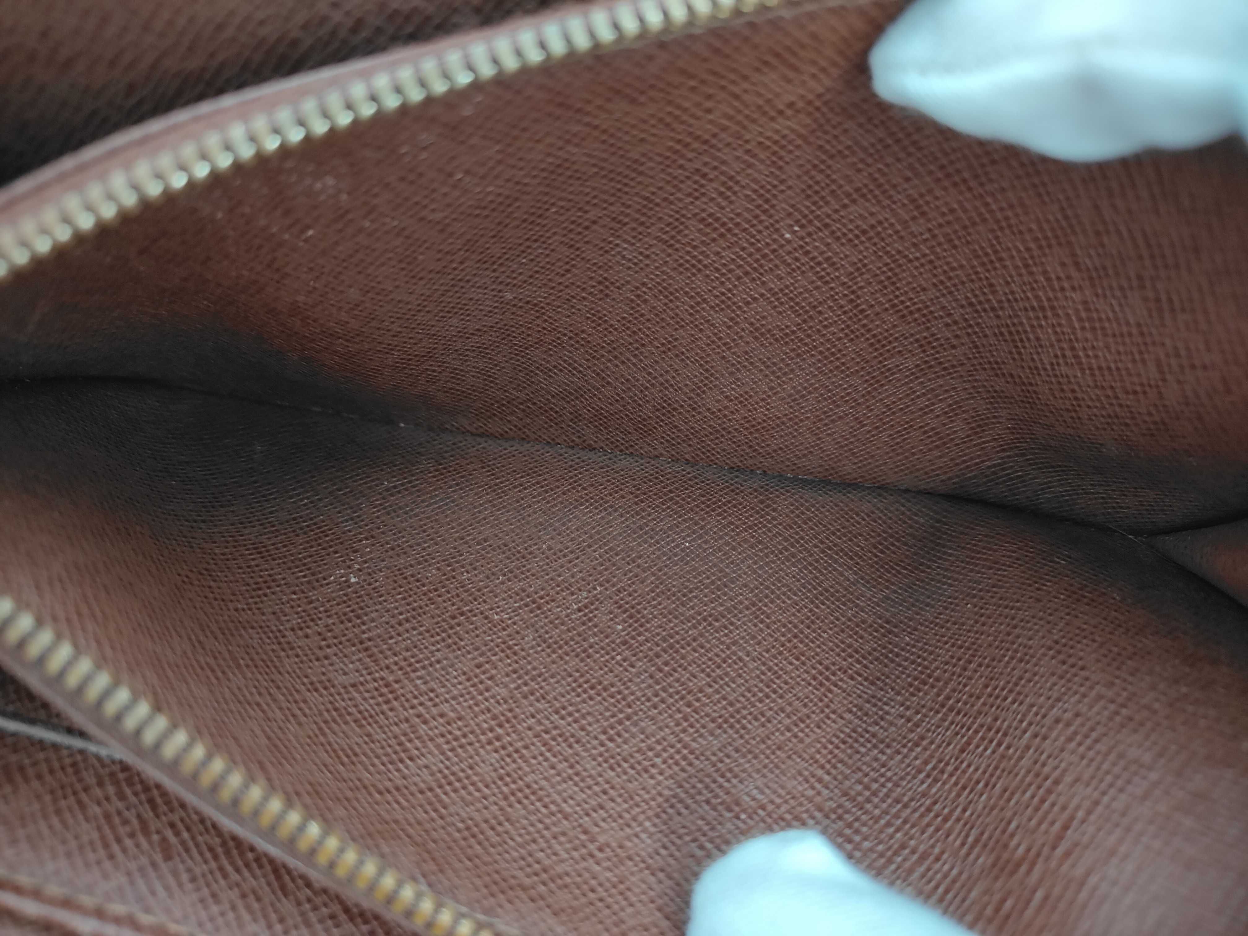 Sarah Wallet — view 6