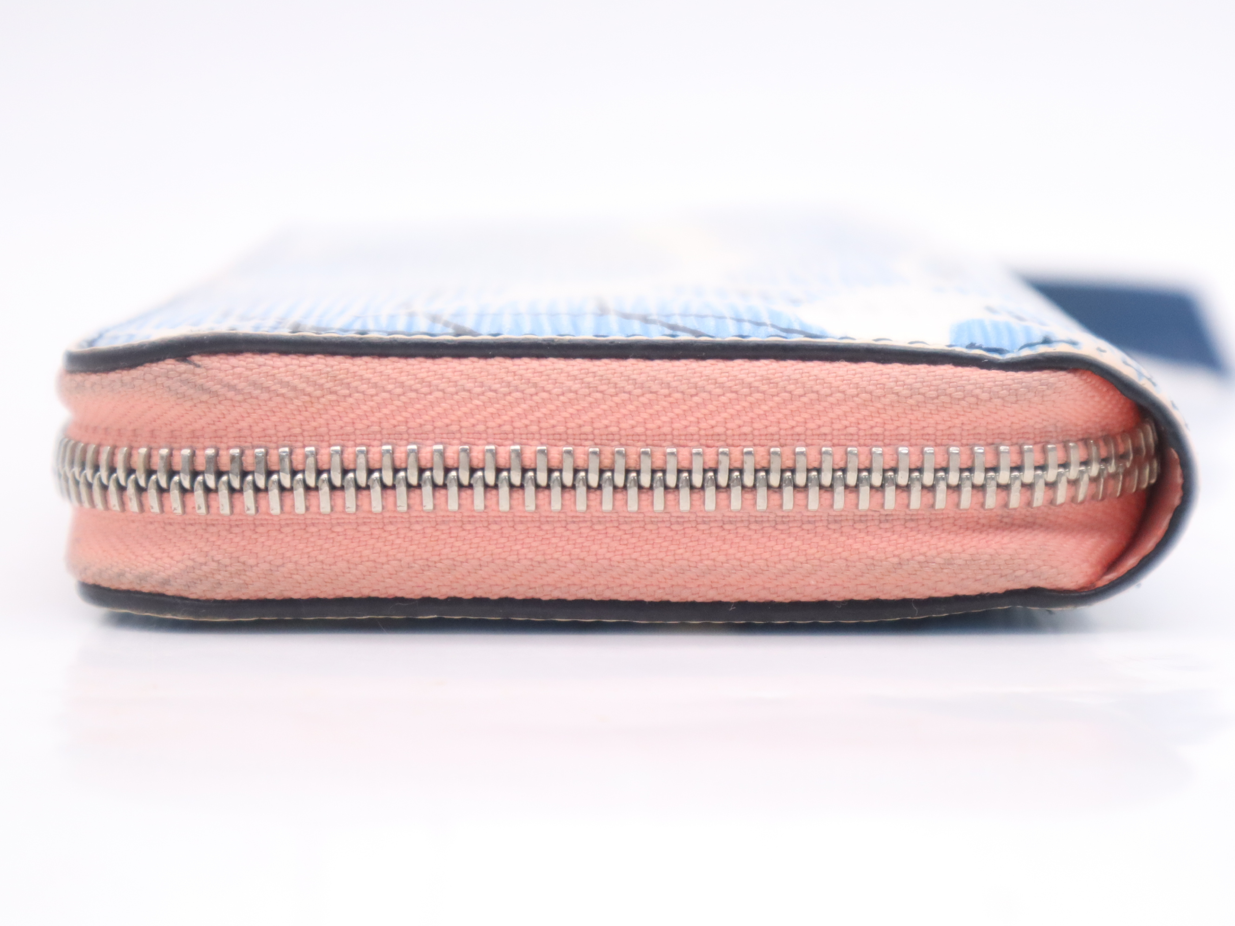 M56233 Wallet — view 3