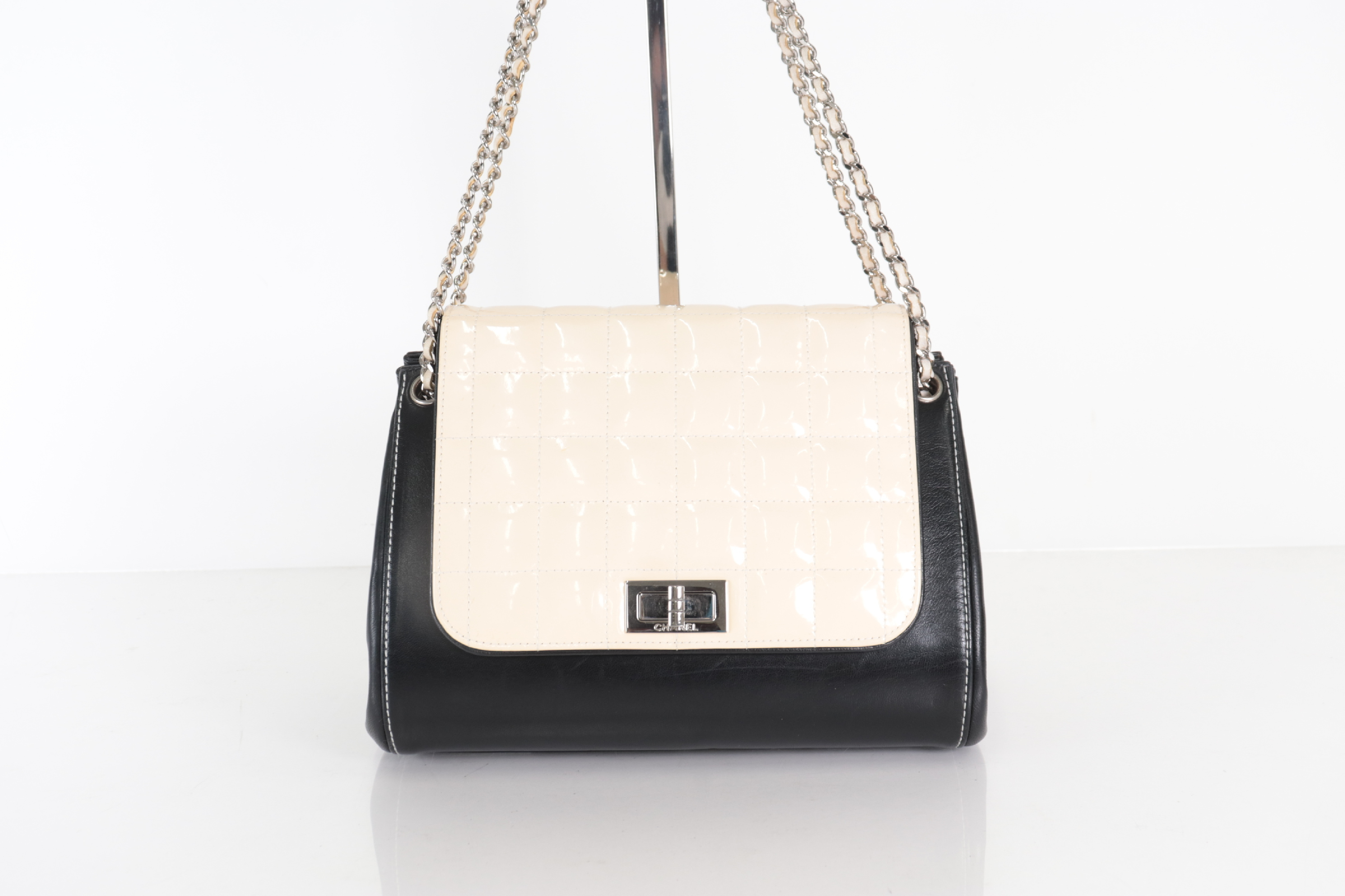 Enamel x Lambskin Silver Hardware Bicolor Chain Shoulder Bag (Serial Number 6) — view 2