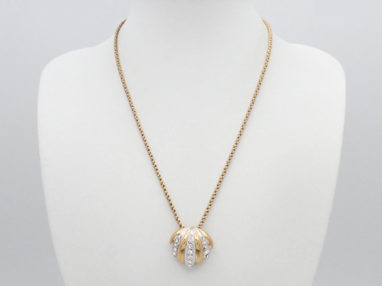Shell motif necklace, chain approximately 44cm — view 3