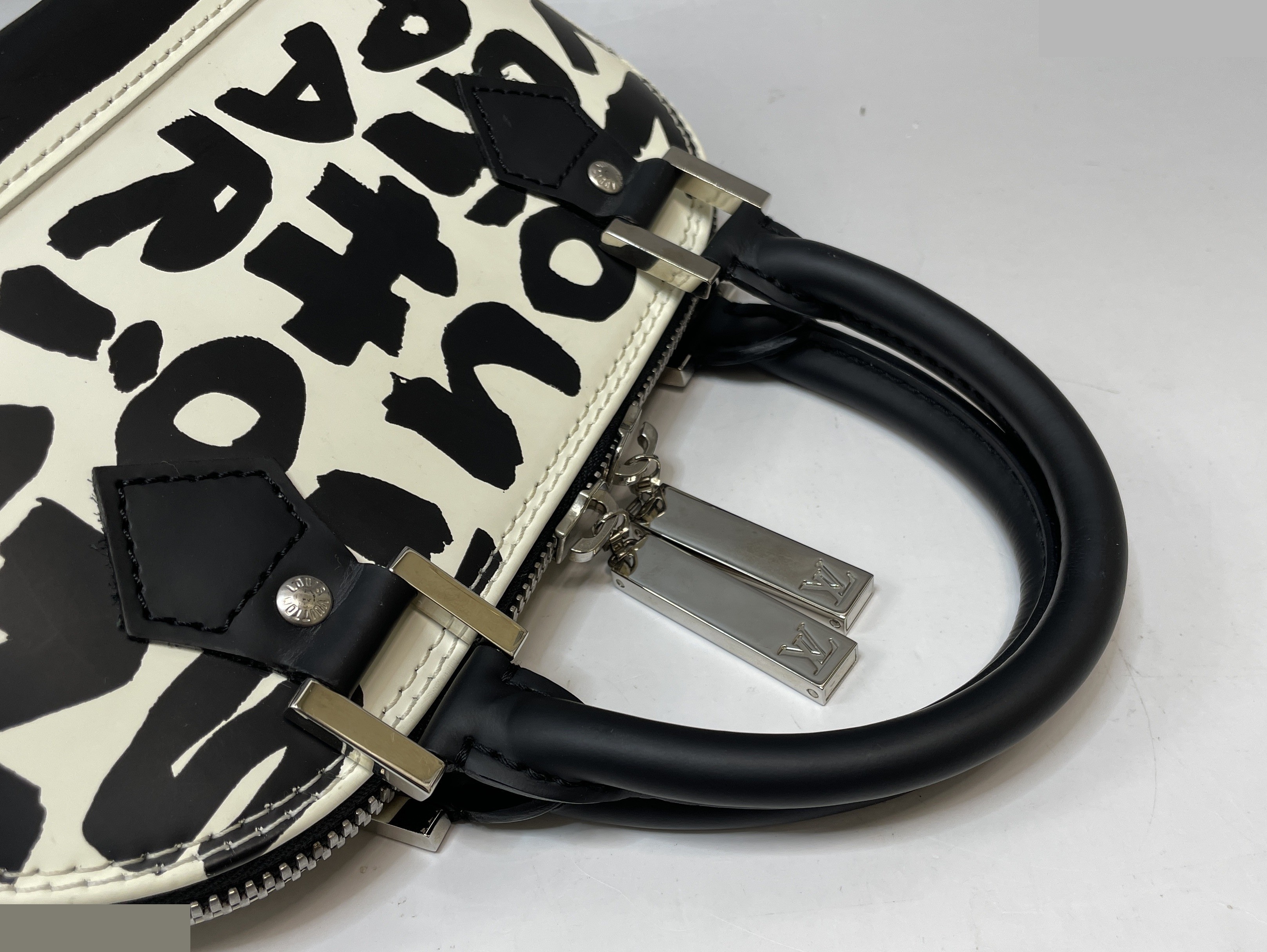 Graffiti Alma PM Horizontal Handbag, Black — view 7