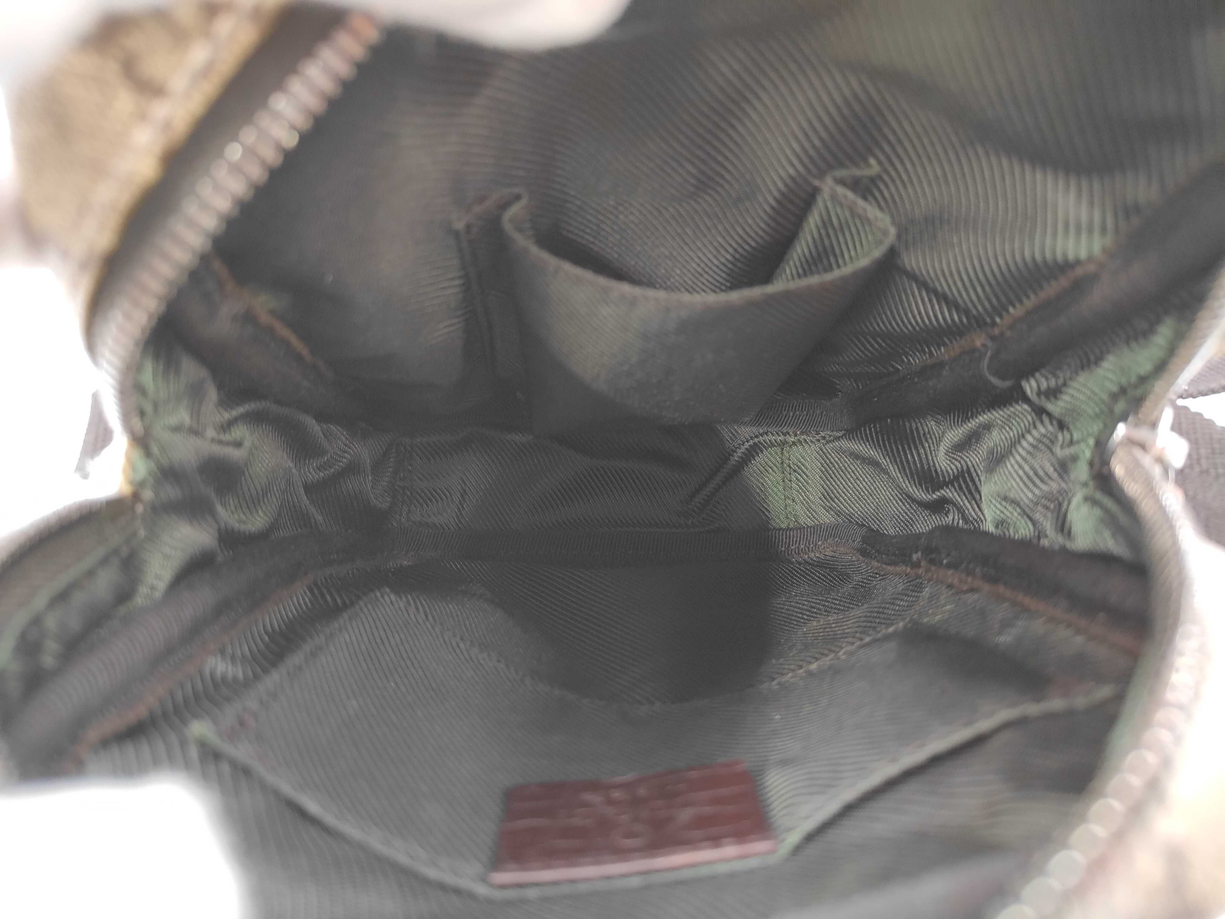 GG Supreme Shoulder Bag — view 9