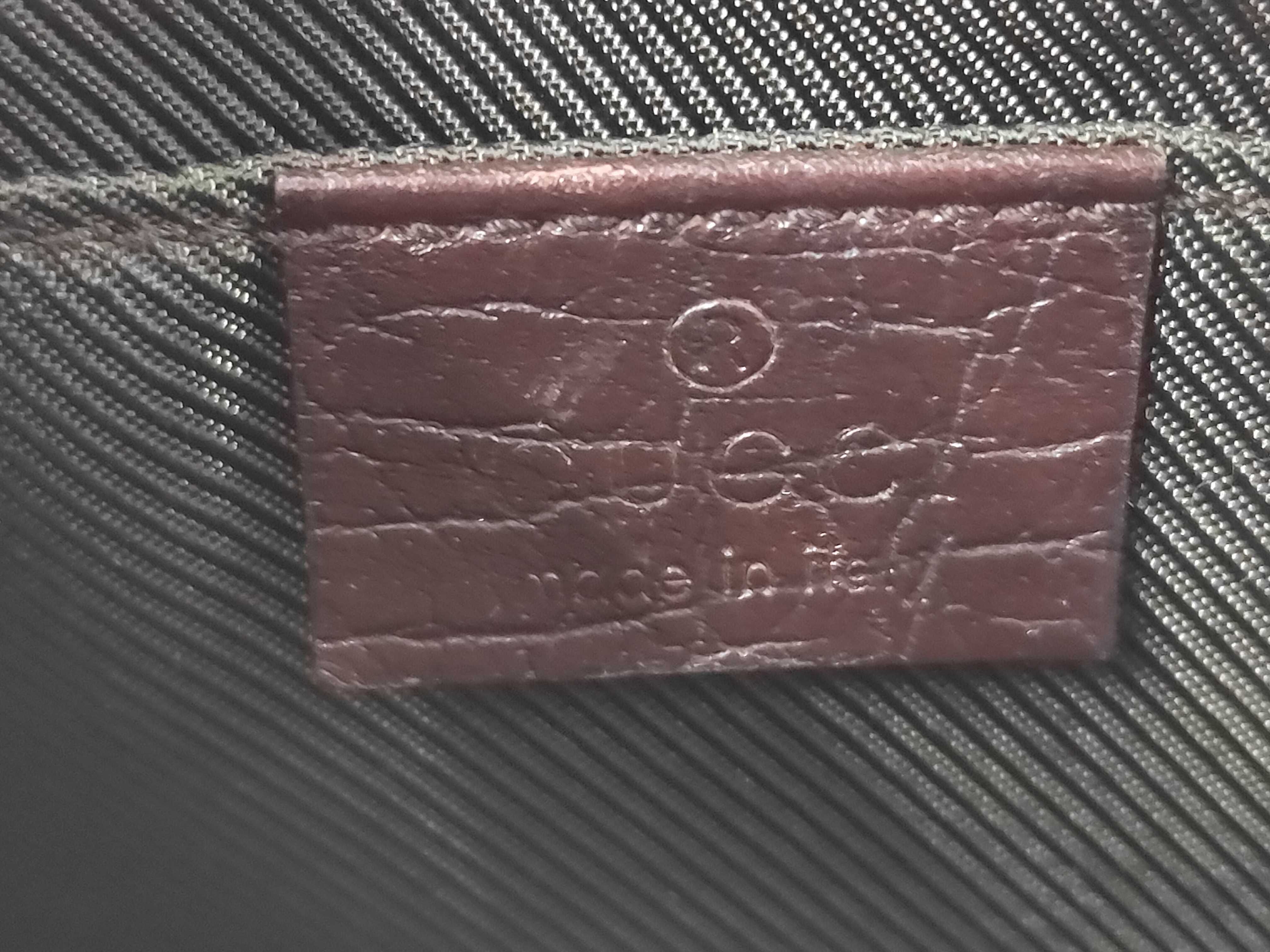 GG Supreme Shoulder Bag — view 10