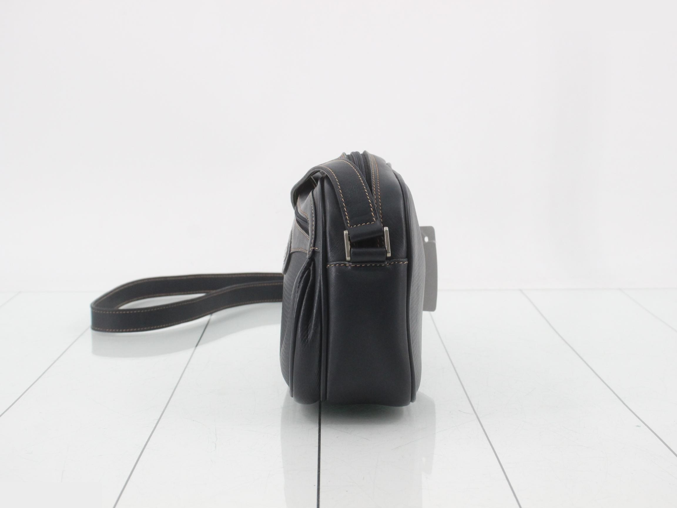 Old Gucci logo shoulder bag — view 3