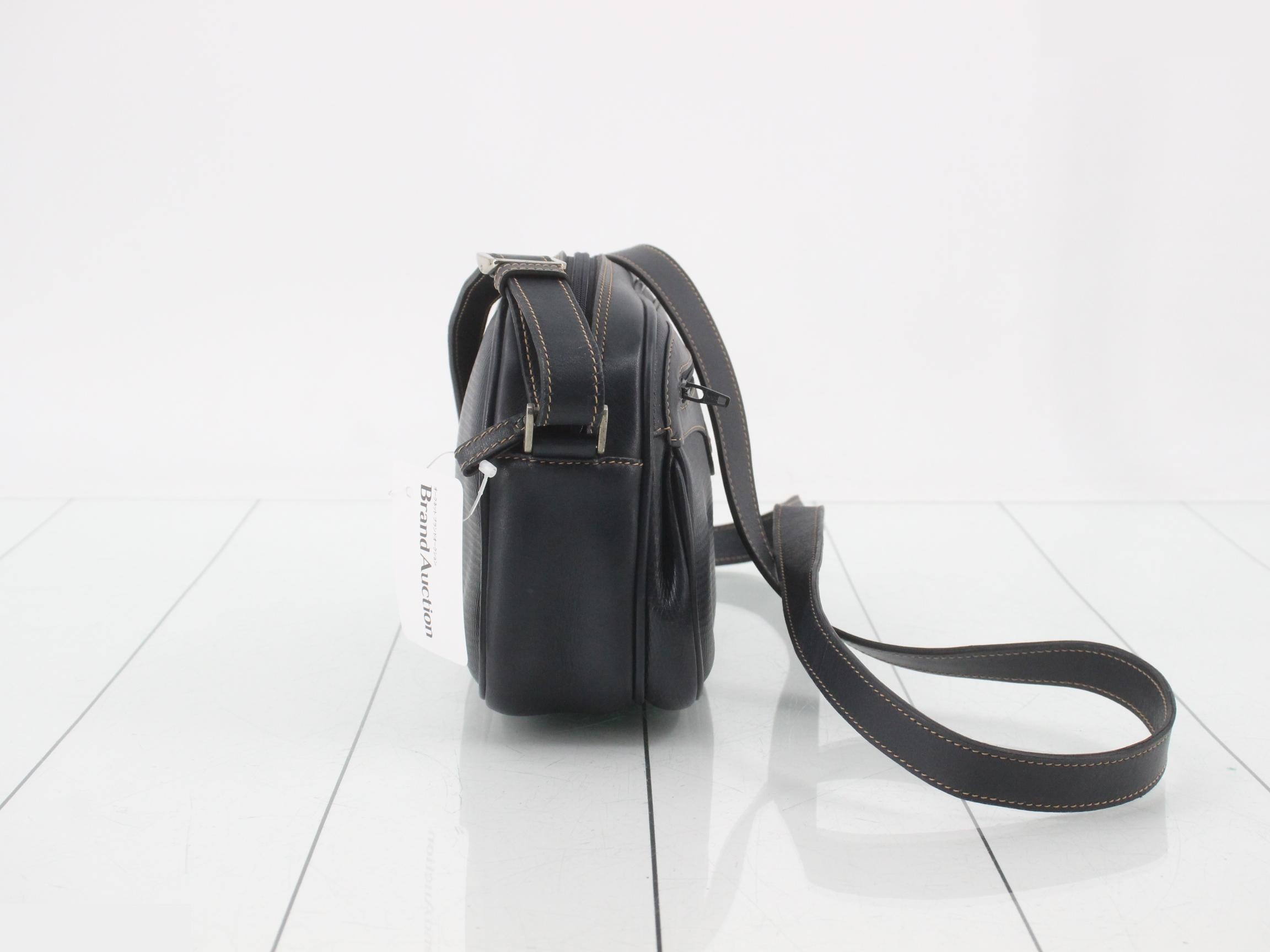 Old Gucci logo shoulder bag — view 4