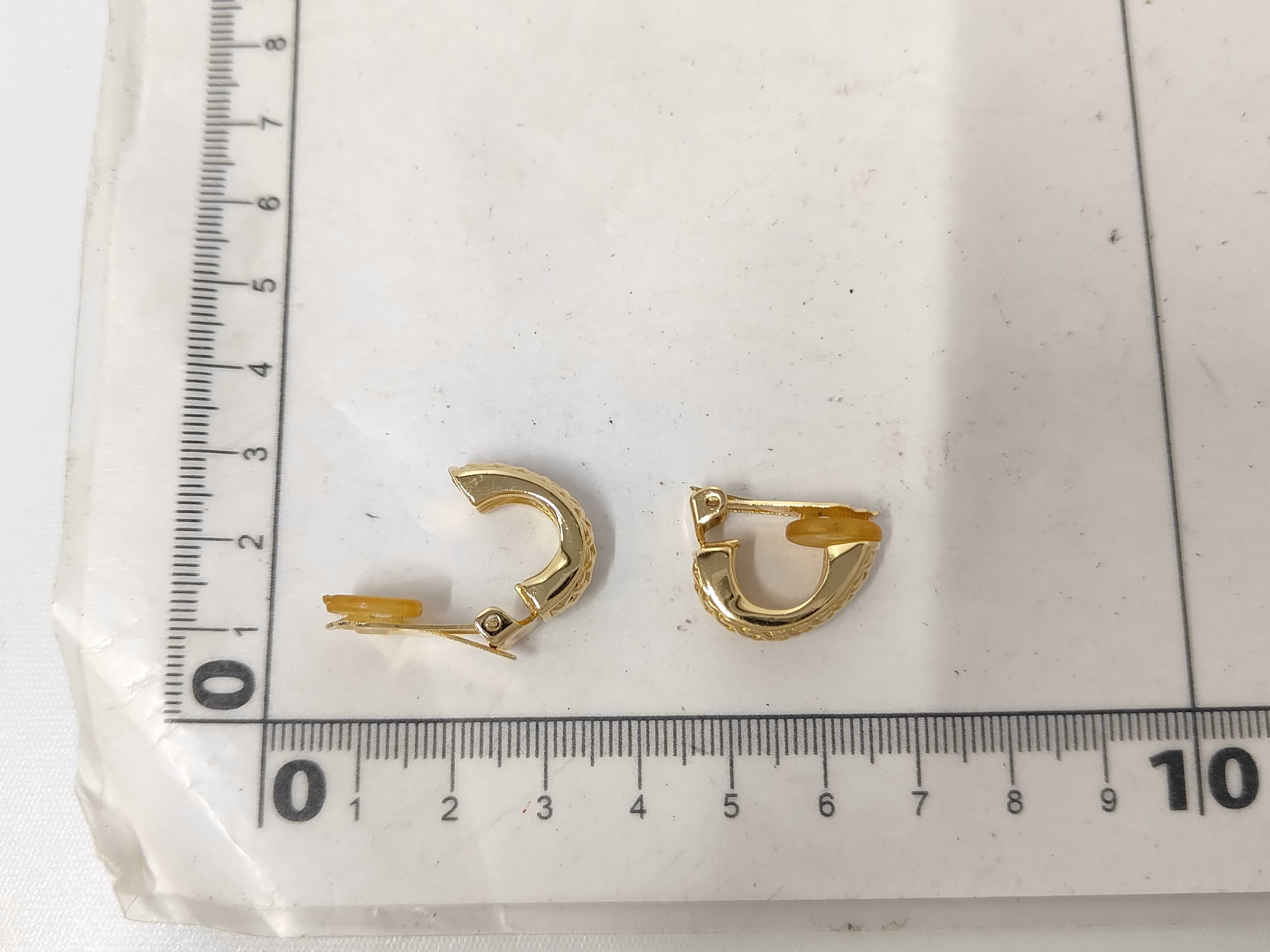 Half Hoop Mesh Gold (YG) Earrings — view 9