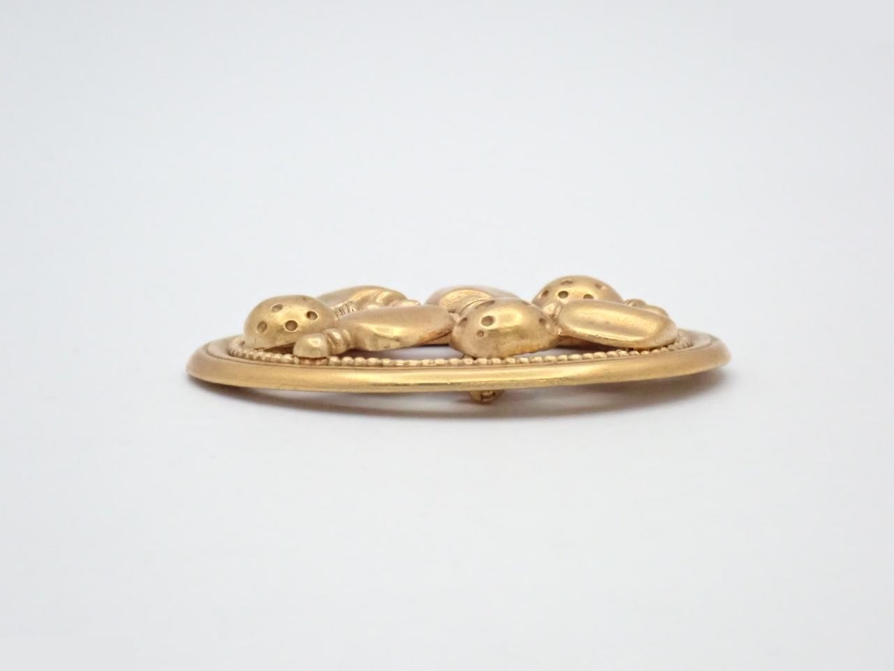 Gold brooch — view 3