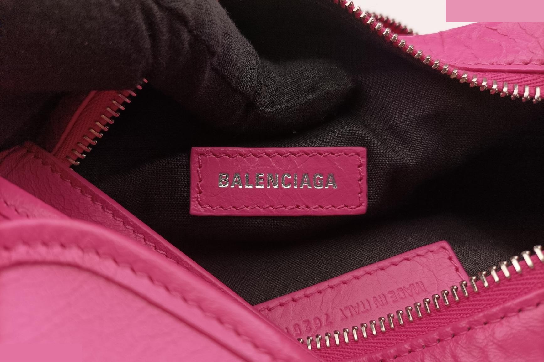 Super Busy XS Sling Bag, Leather, Pink — view 7