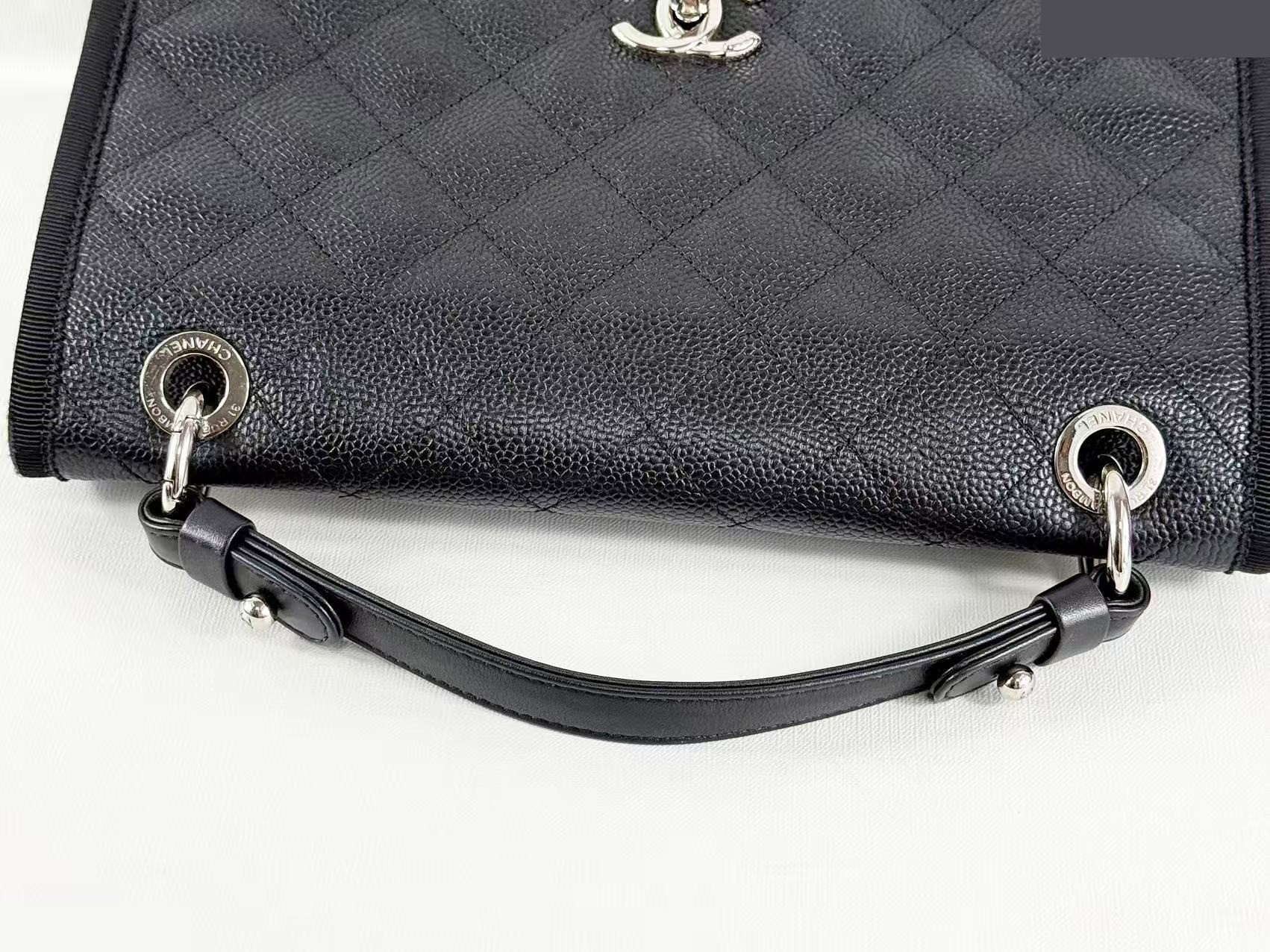 Black caviar leather 2-way Matelassé shoulder bag, W27cm, approximately 25th series. — view 4