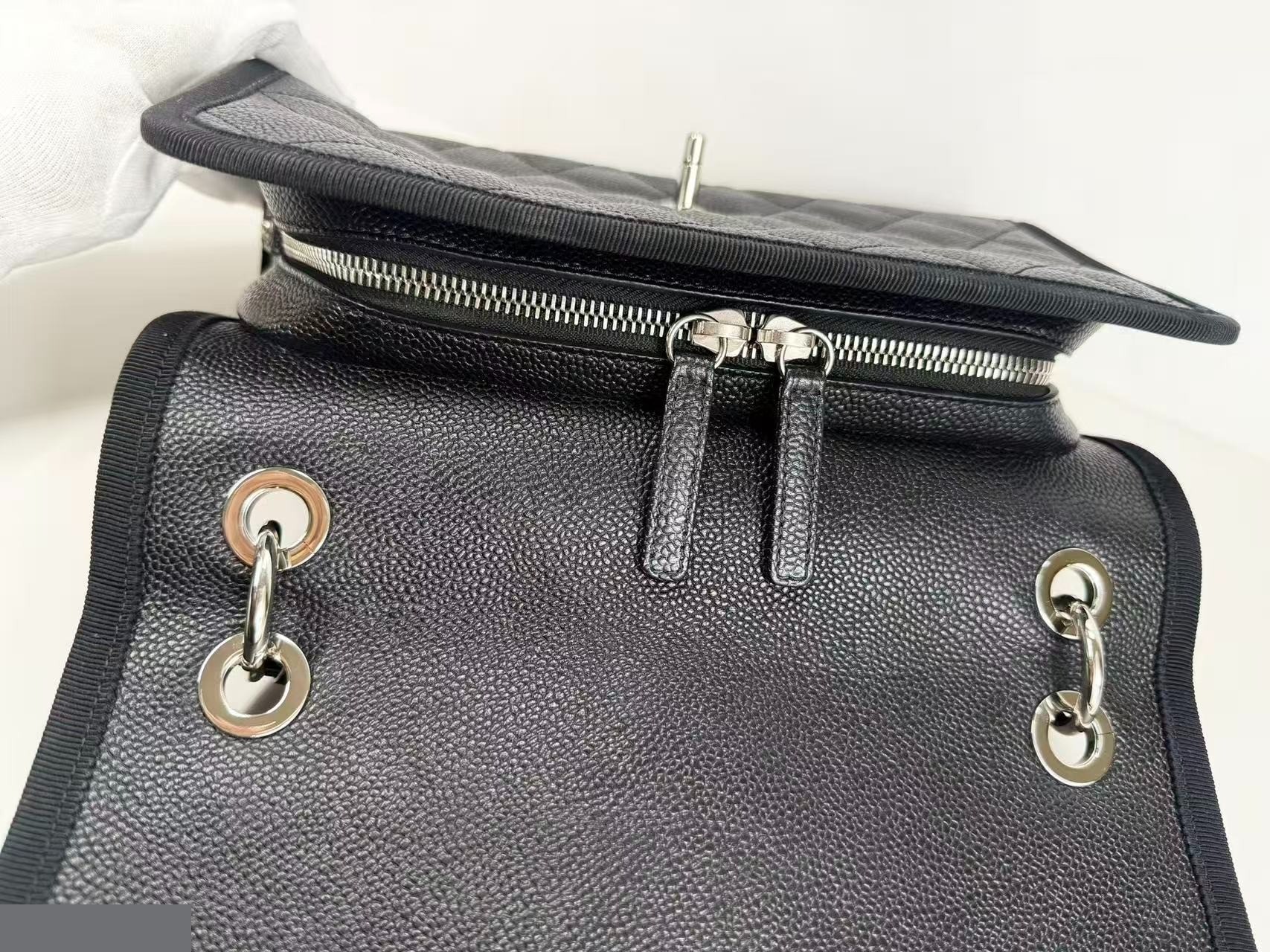 Black caviar leather 2-way Matelassé shoulder bag, W27cm, approximately 25th series. — view 9
