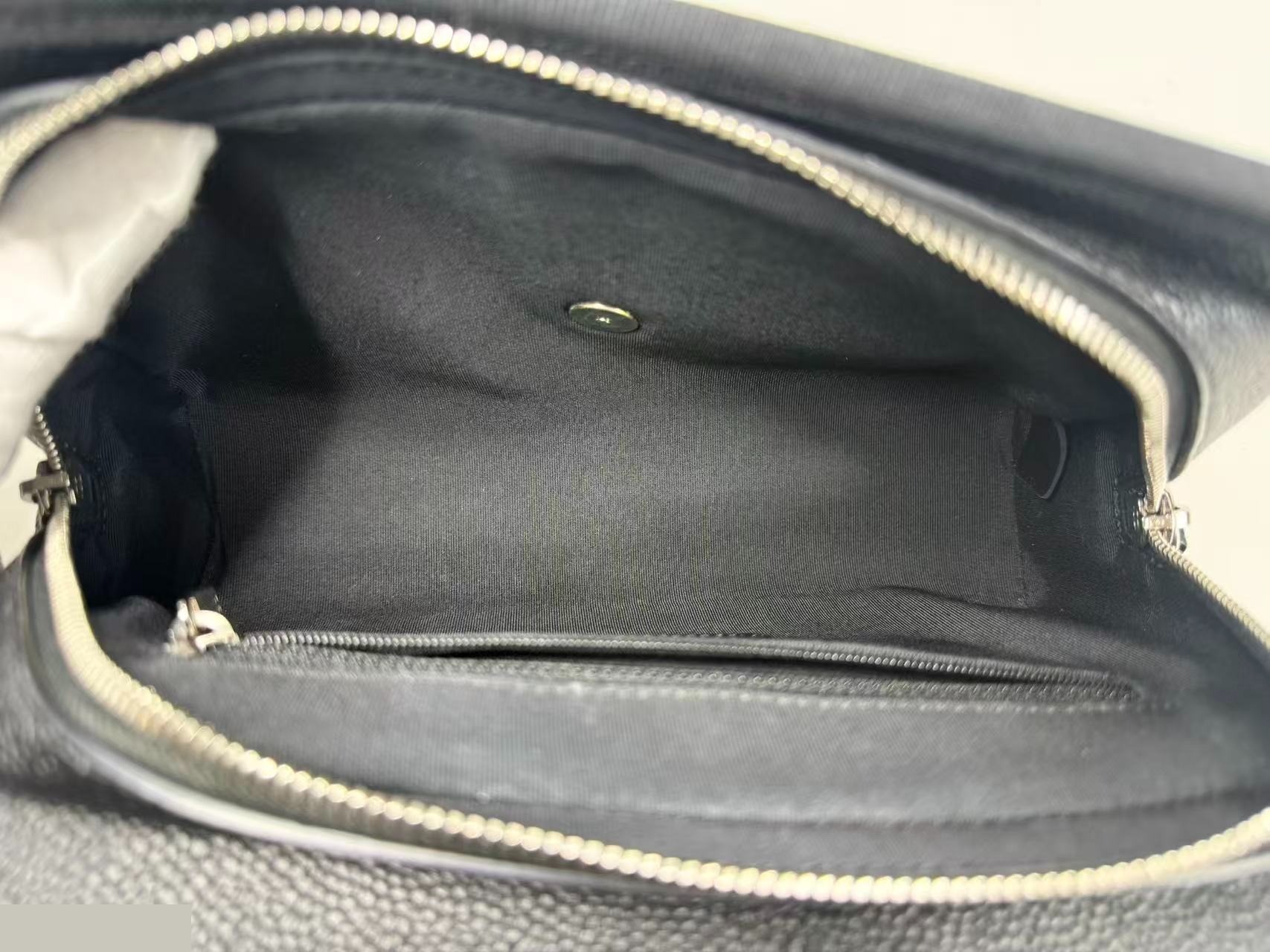 Black caviar leather 2-way Matelassé shoulder bag, W27cm, approximately 25th series. — view 10