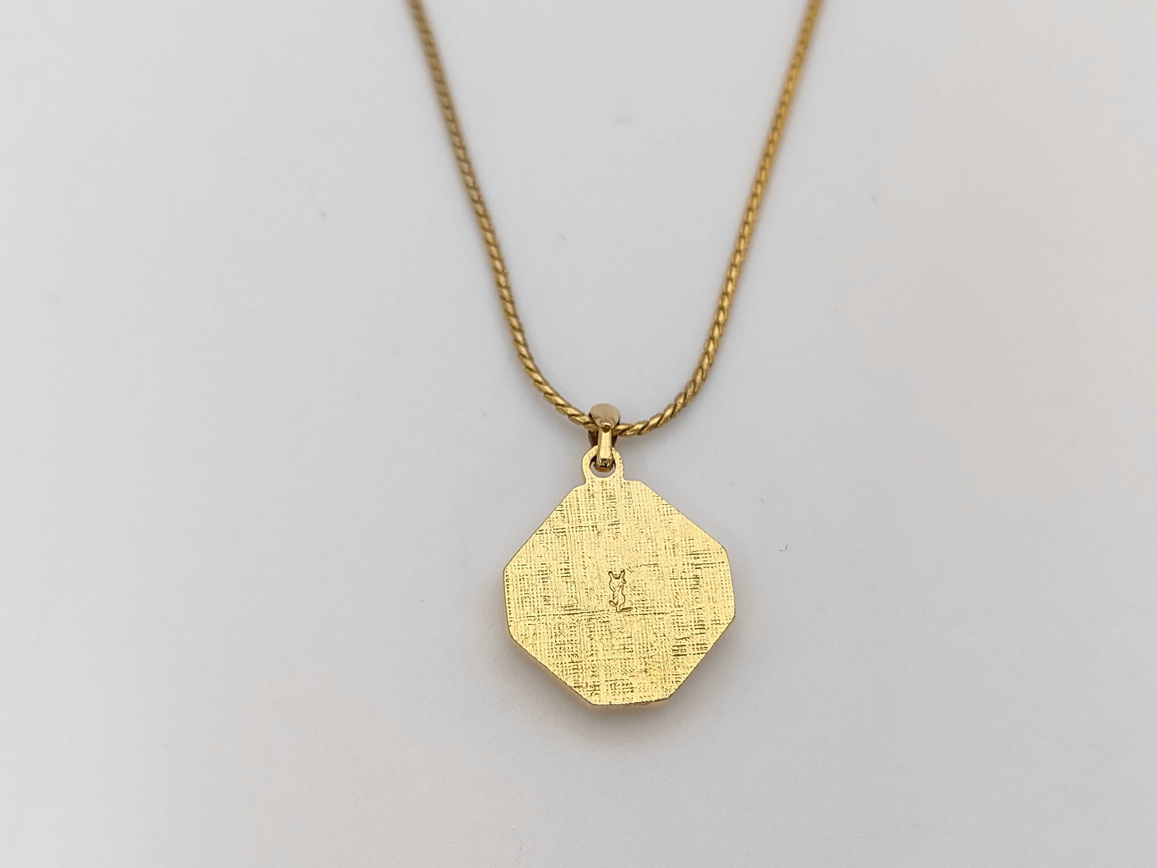 necklace — view 3