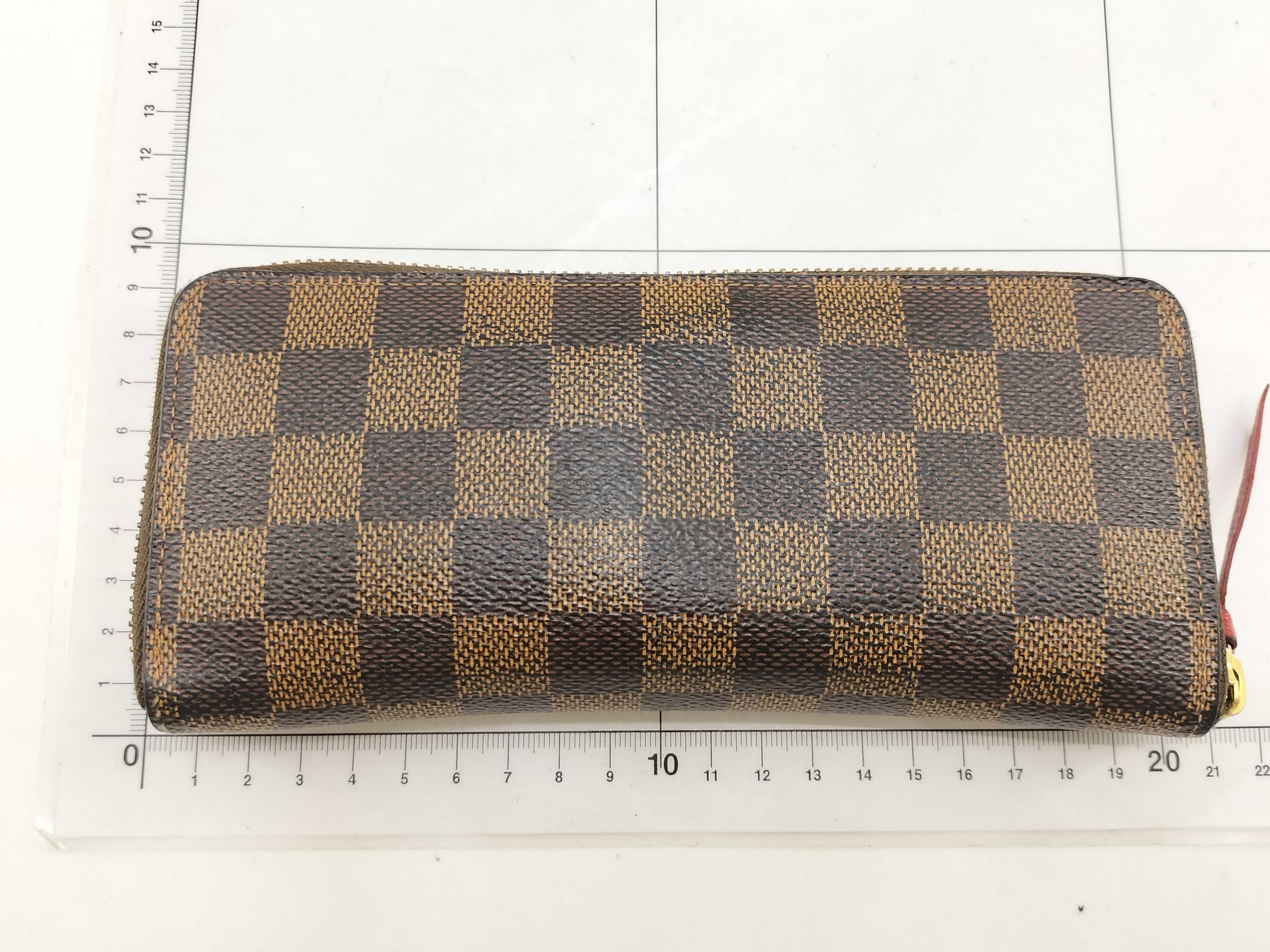 Damier Zippy Wallet — view 2