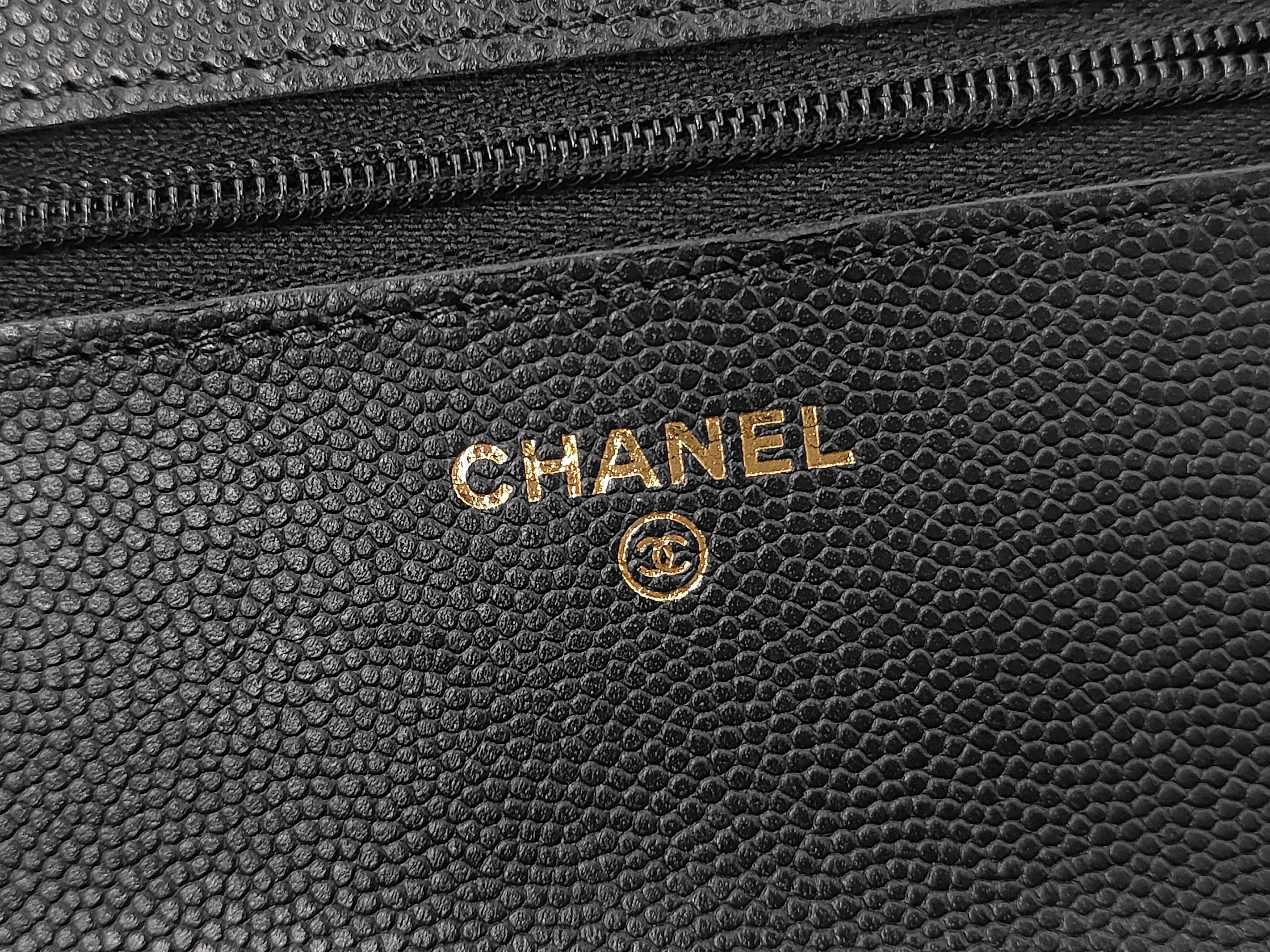Matelassé Caviar Skin Chain Wallet Shoulder Bag — view 11