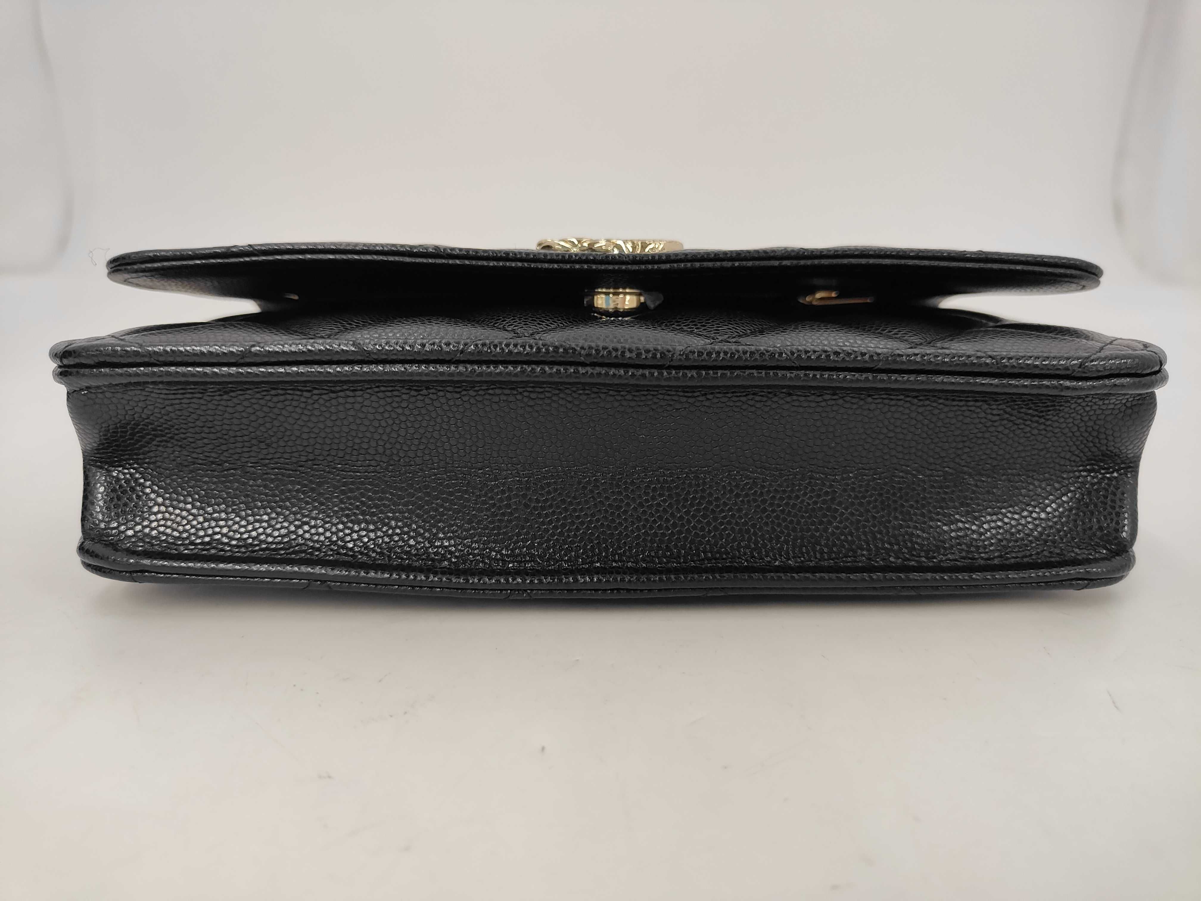 Matelassé Caviar Skin Chain Wallet Shoulder Bag — view 4