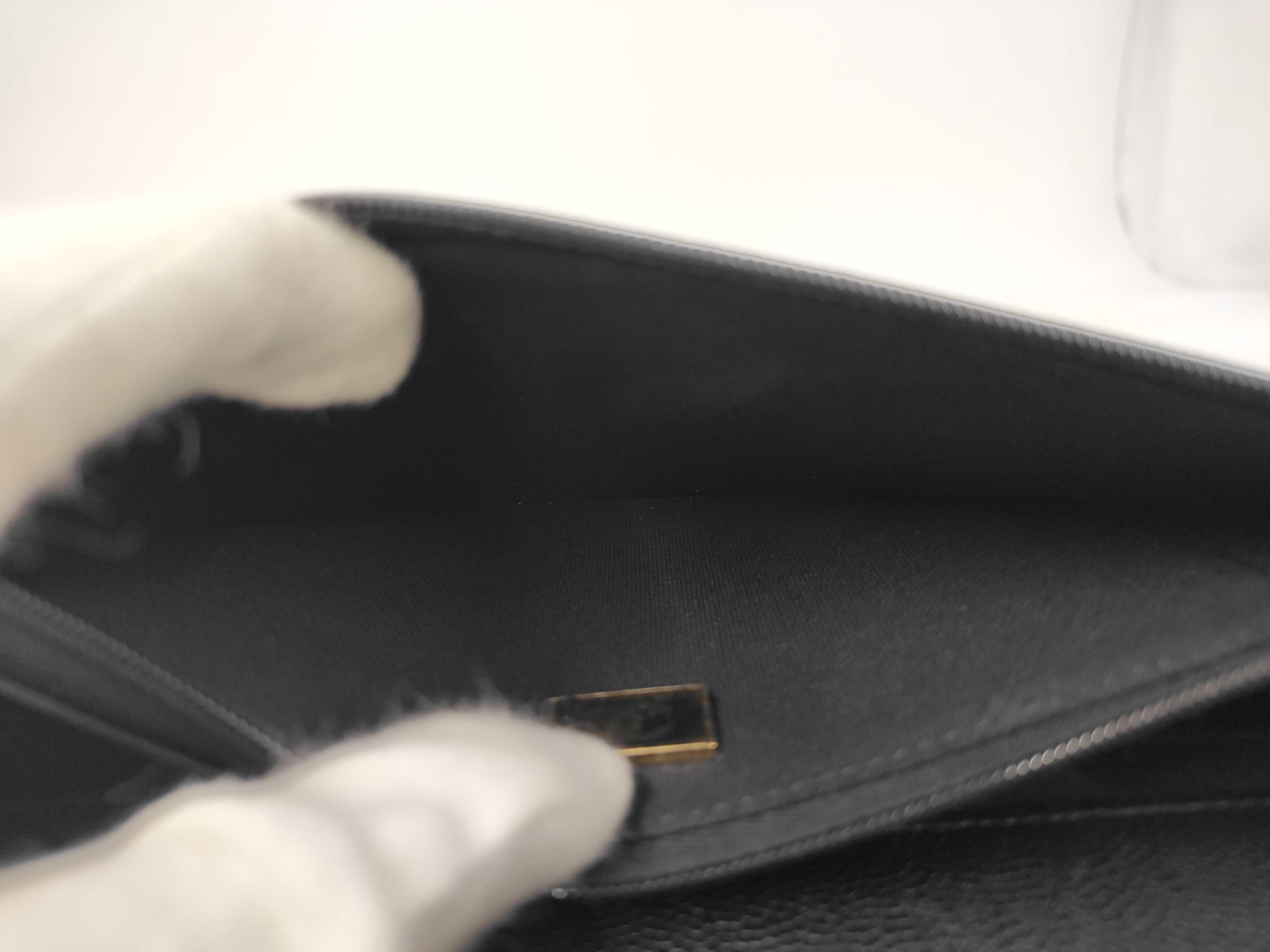 Matelassé Caviar Skin Chain Wallet Shoulder Bag — view 10