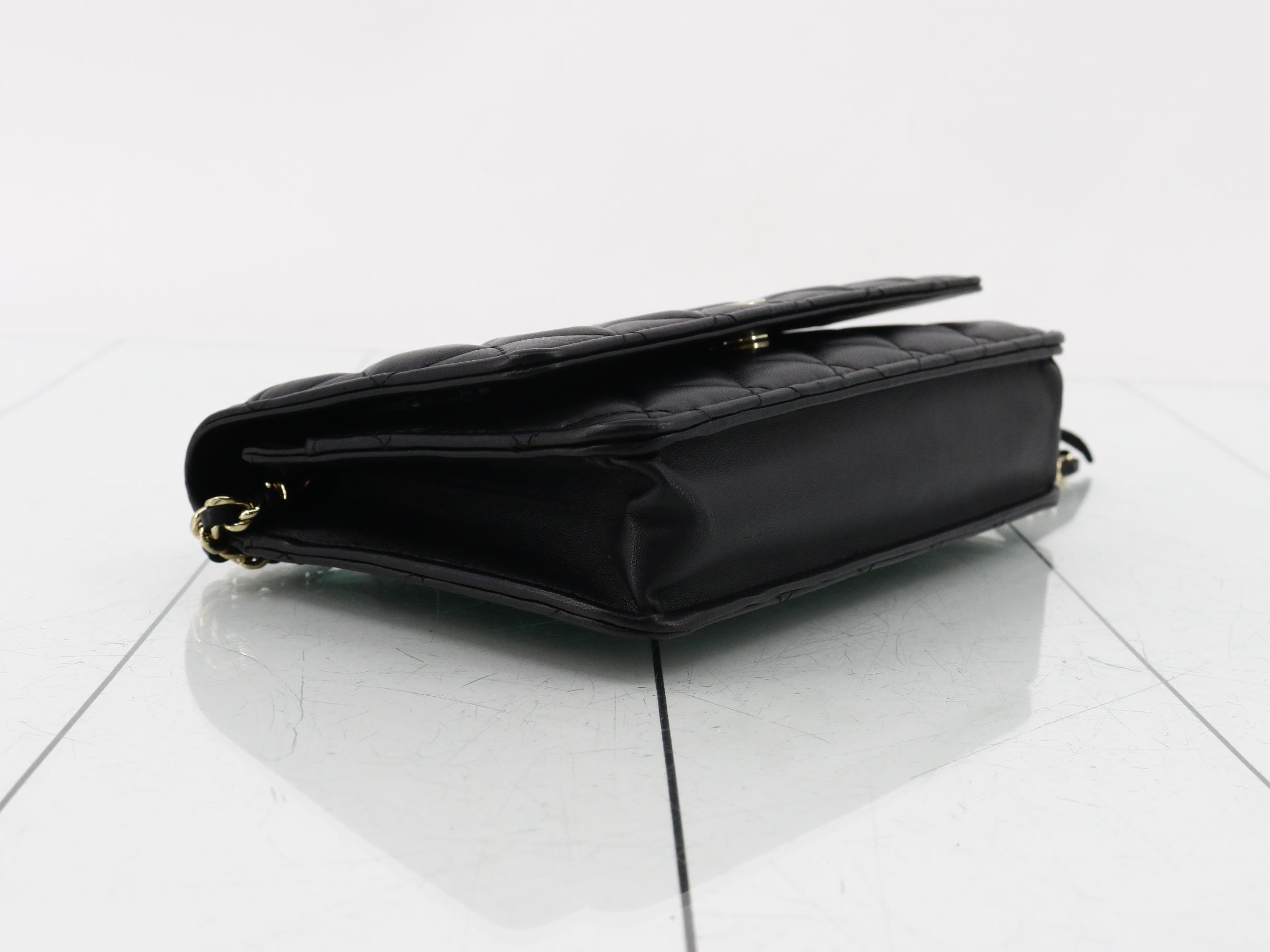Matelassé Chain Shoulder Bag - Camellia — view 5