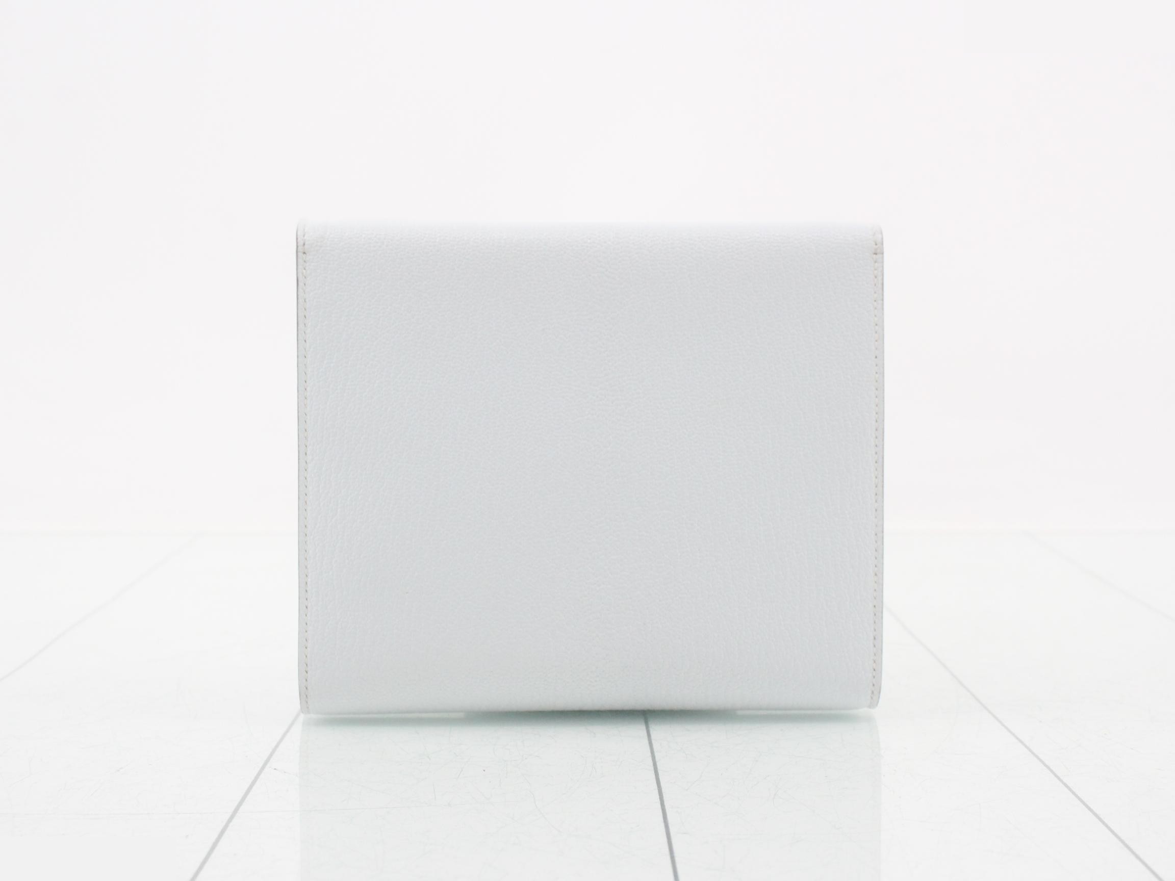Click 16 - Other Wallets - U — view 2