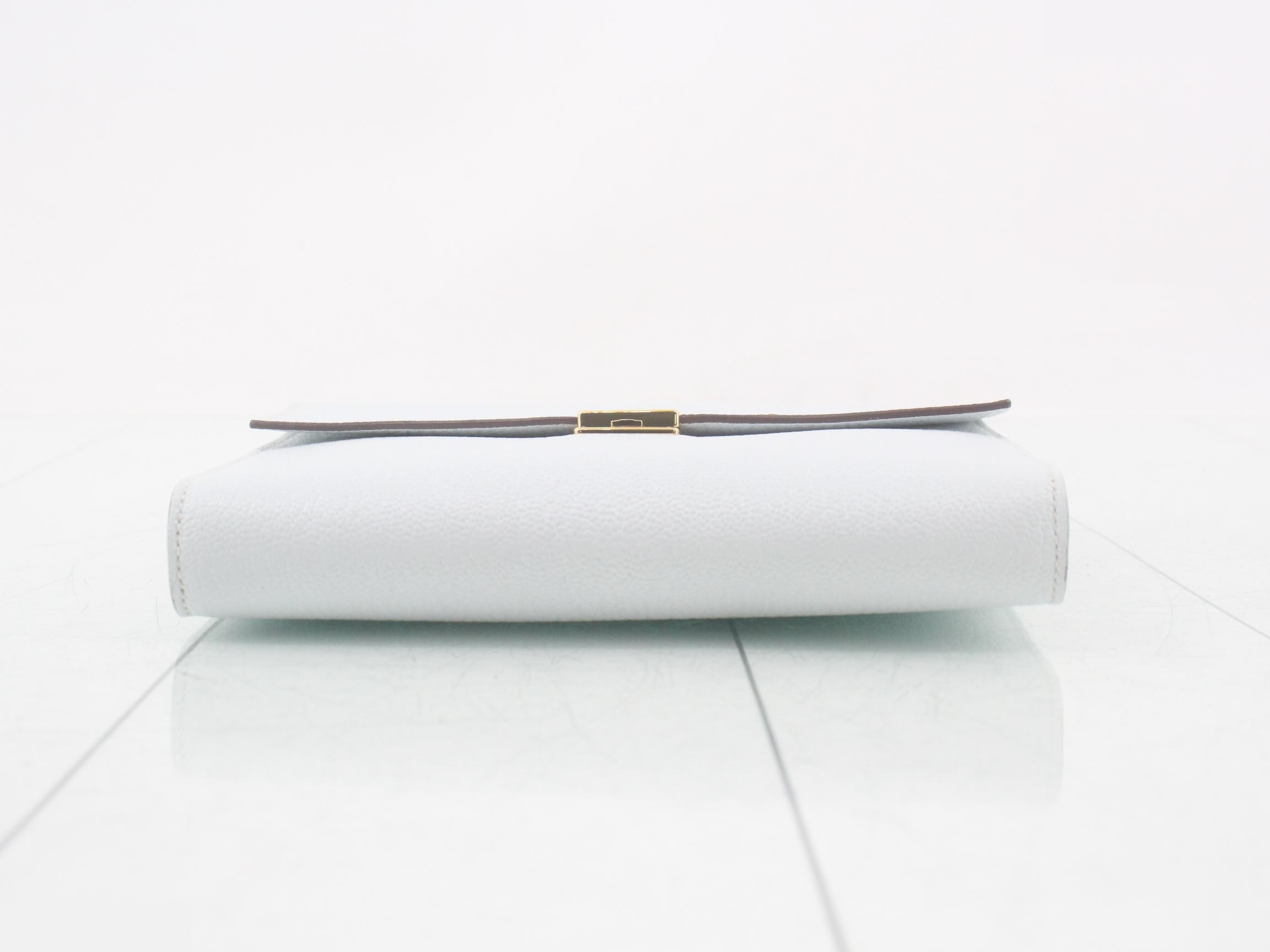 Click 16 - Other Wallets - U — view 3