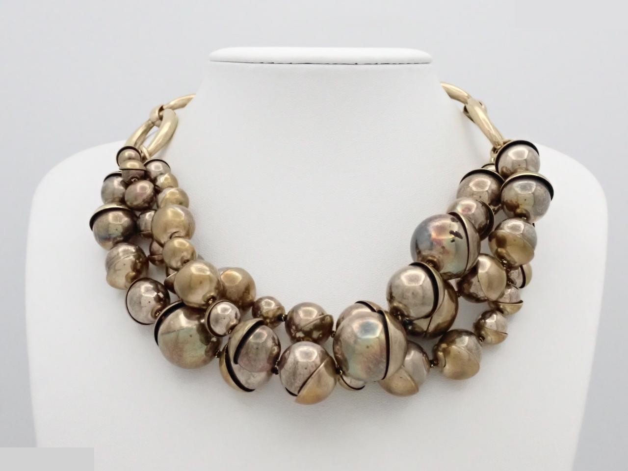 Other line: Precious metals, necklaces, pendants, neck circumference approximately 44 cm. — view 3