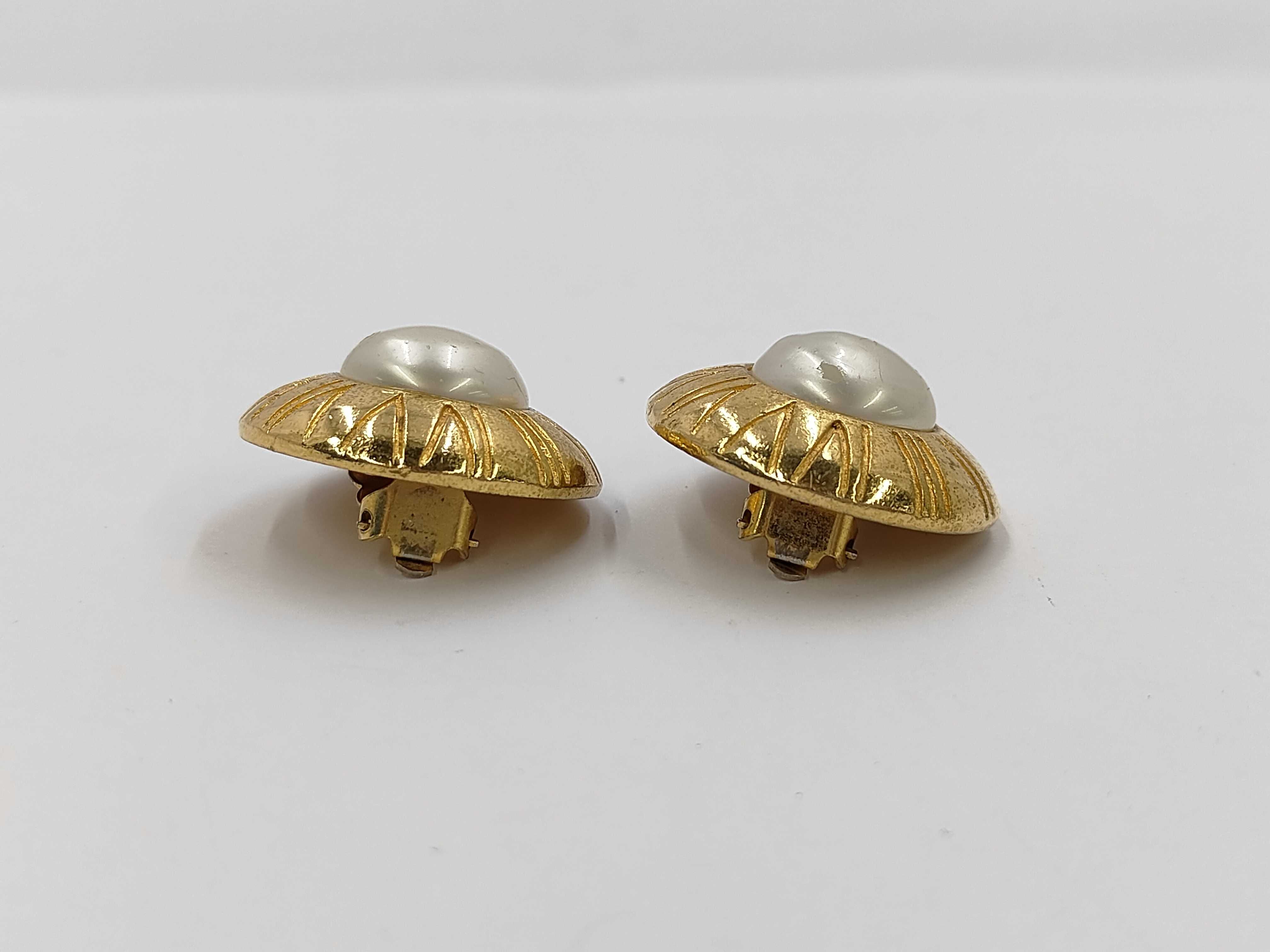 brand jewelry earrings, Matelassé pearl earrings. — view 2