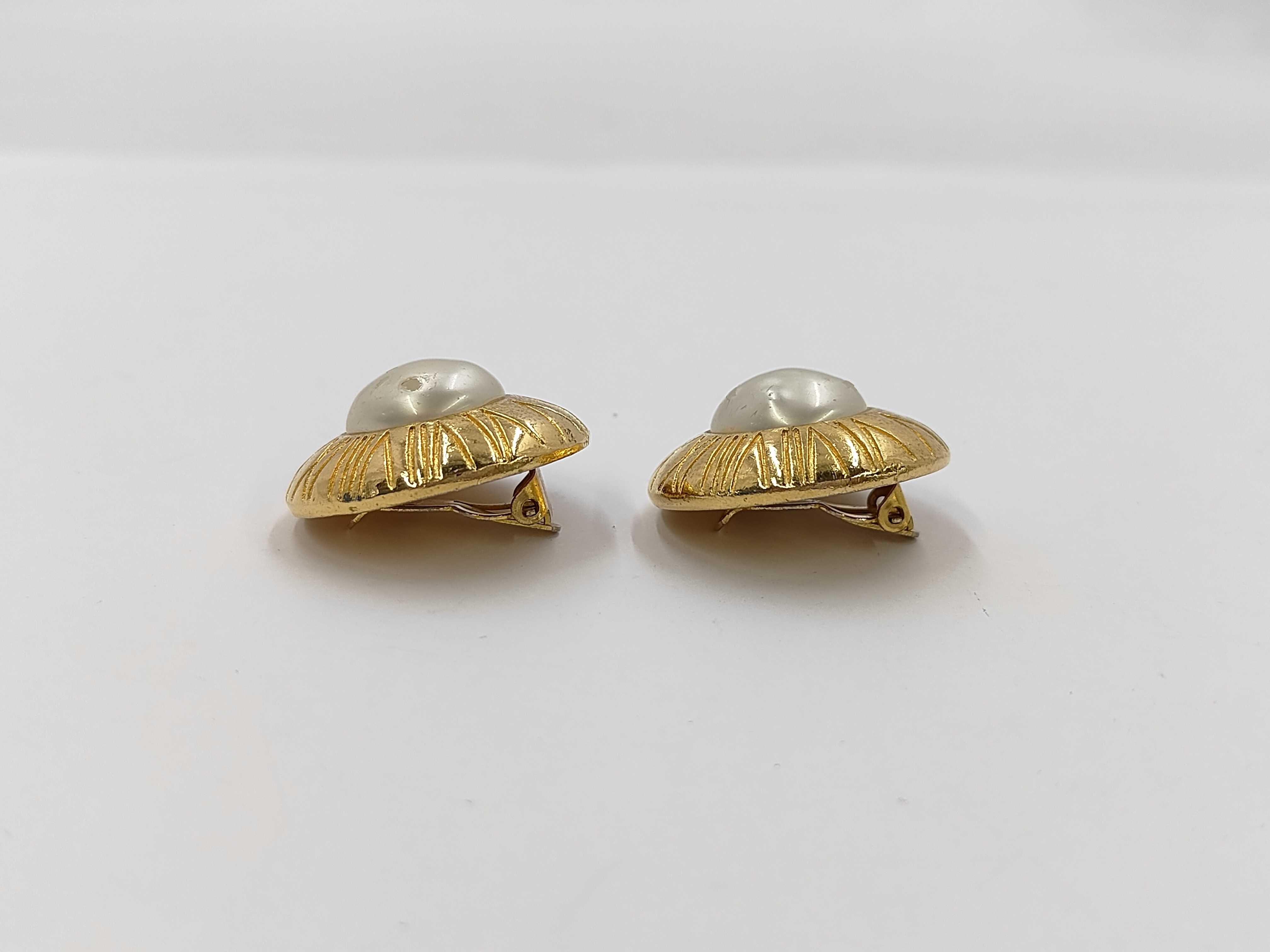 brand jewelry earrings, Matelassé pearl earrings. — view 3
