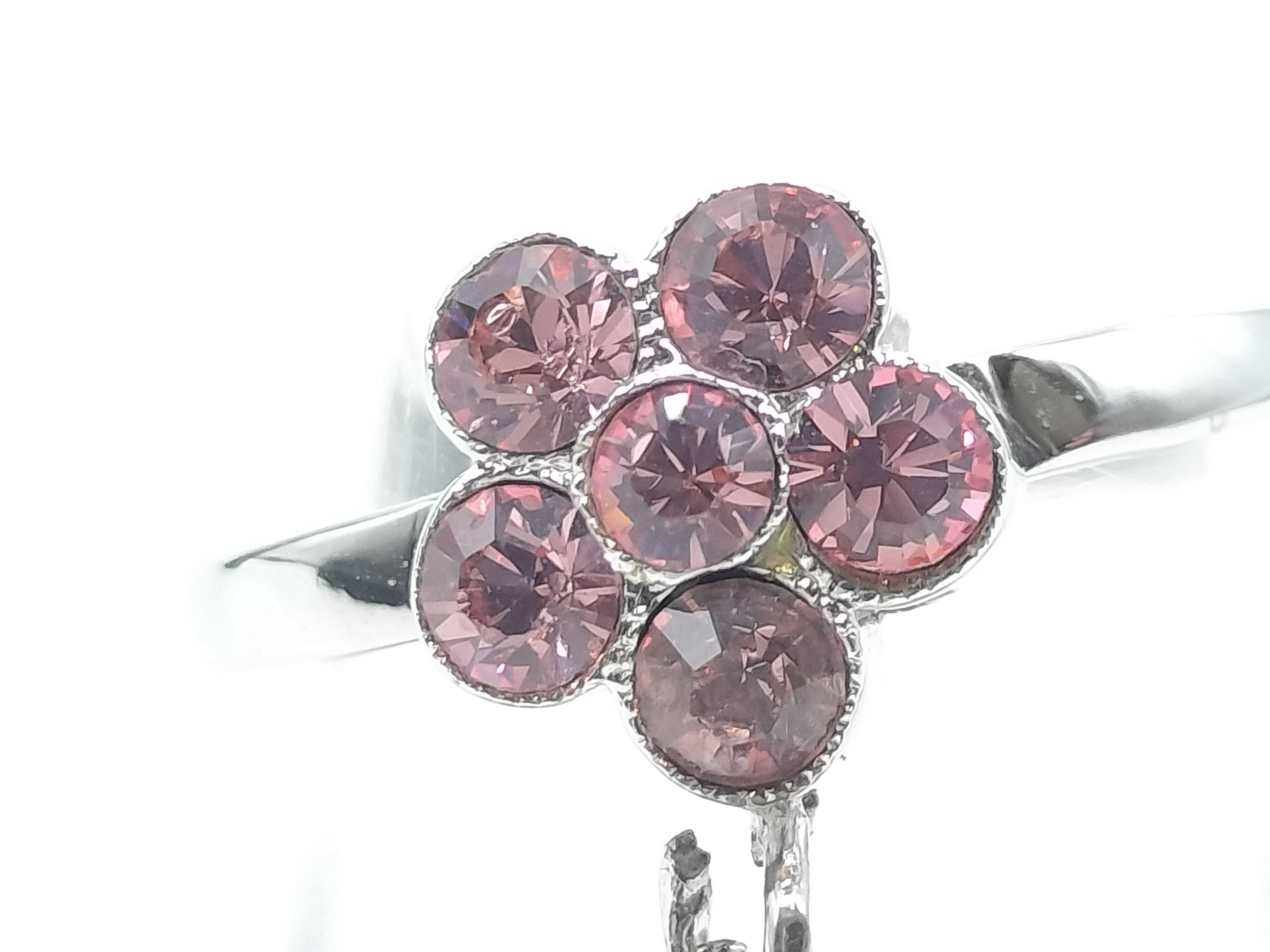 Ring with D-shaped clasp — view 3