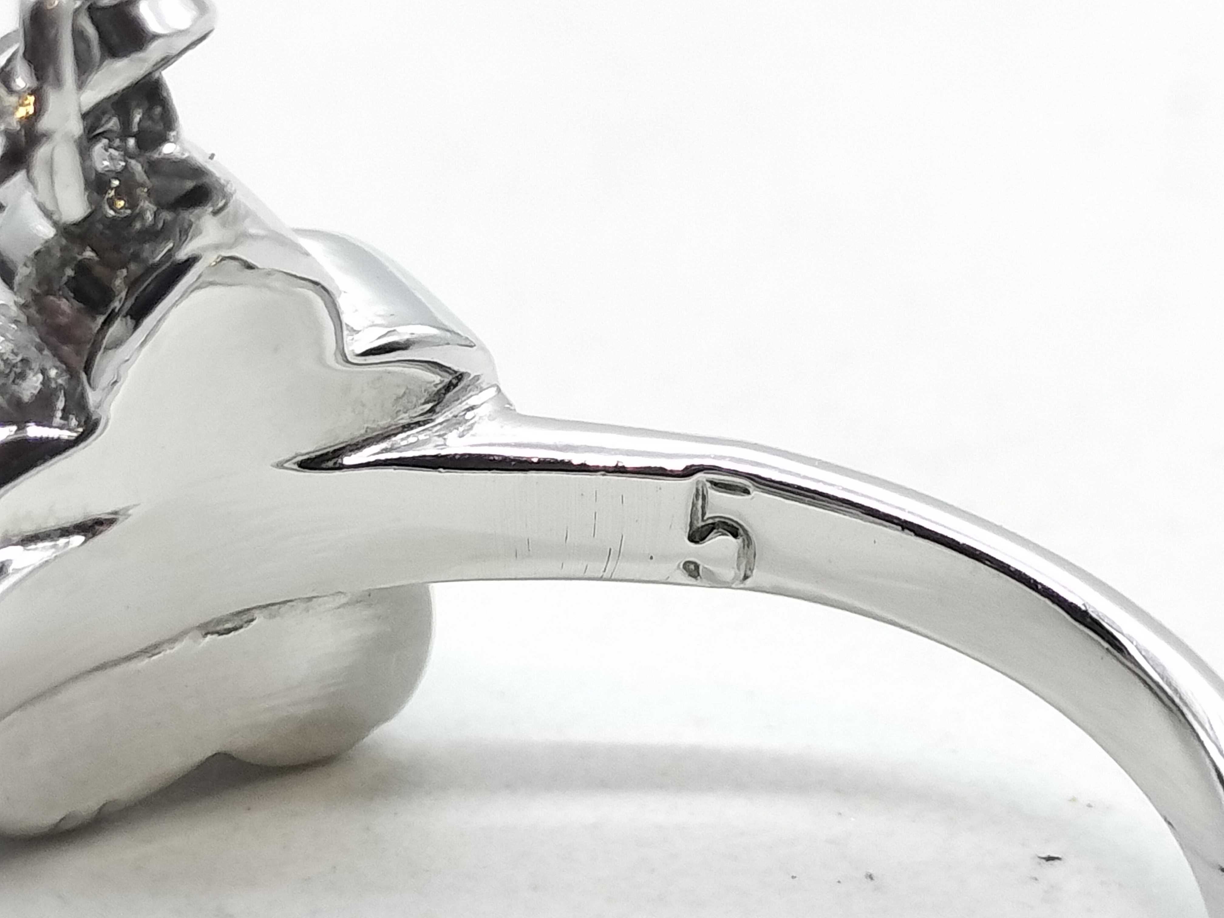 Ring with D-shaped clasp — view 5