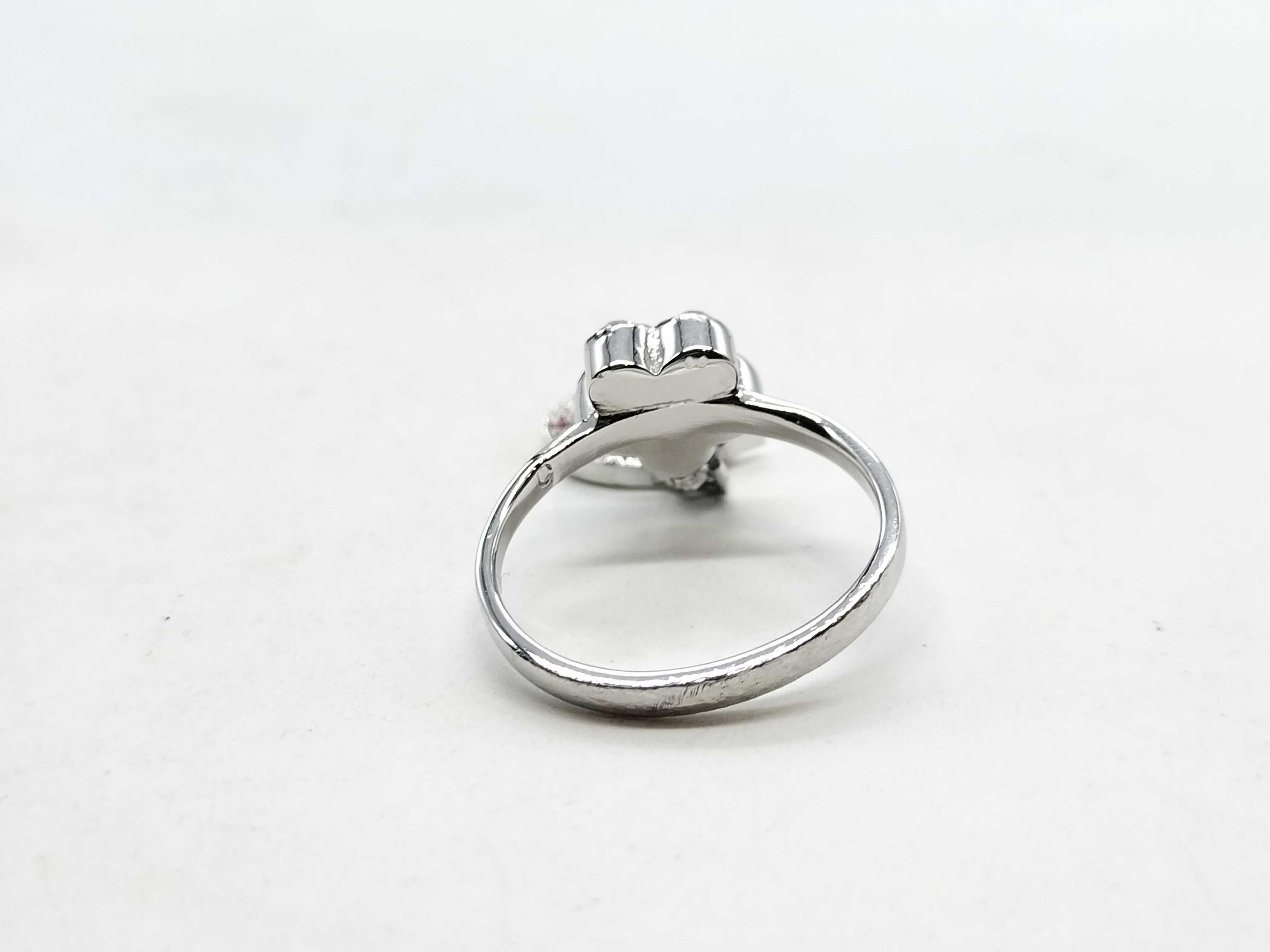 Ring with D-shaped clasp — view 9